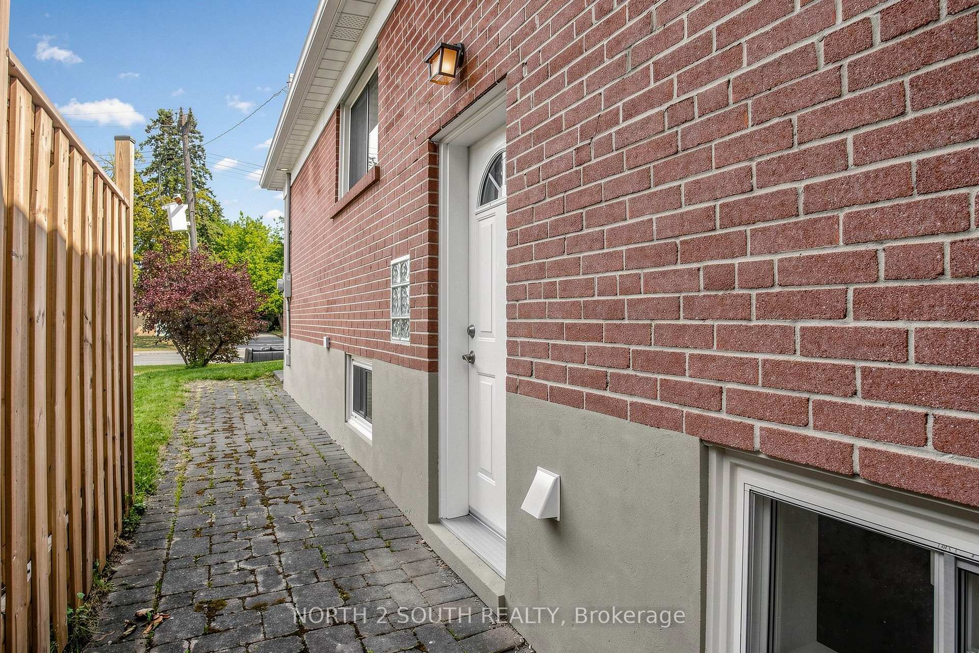 Photo 25 of 263 Thistle Down Boulevard, Etobicoke, Thistletown-Beaumonde Heights — HOMEH