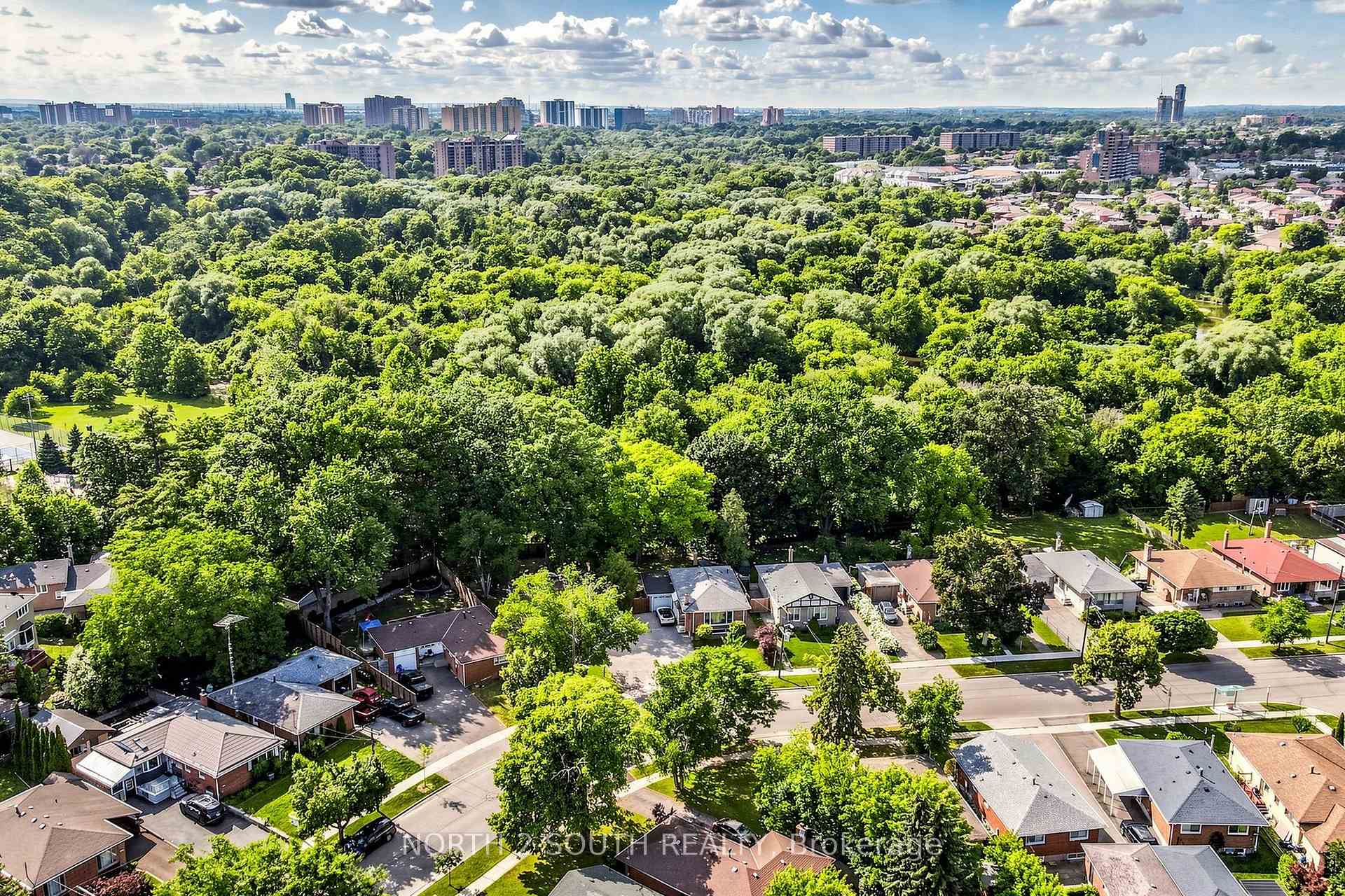 Photo 34 of 263 Thistle Down Boulevard, Etobicoke, Thistletown-Beaumonde Heights — HOMEH