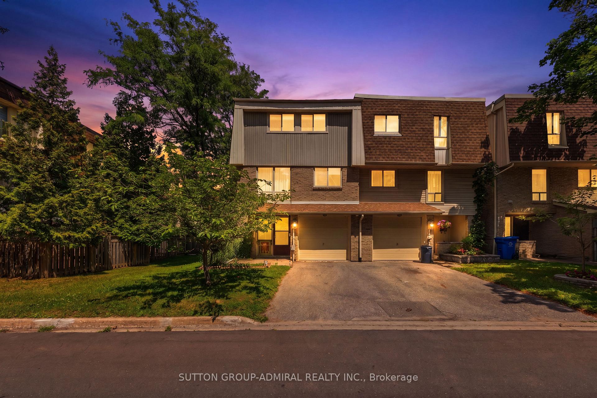 Photo 1 of Unit 7, 45 Poplar Crescent N, Aurora, Aurora Estates — HOMEH