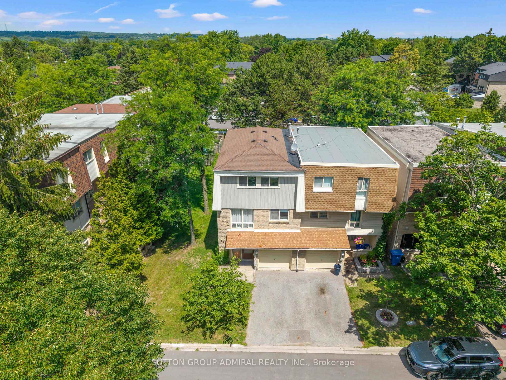 Photo 3 of Unit 7, 45 Poplar Crescent N, Aurora, Aurora Estates — HOMEH