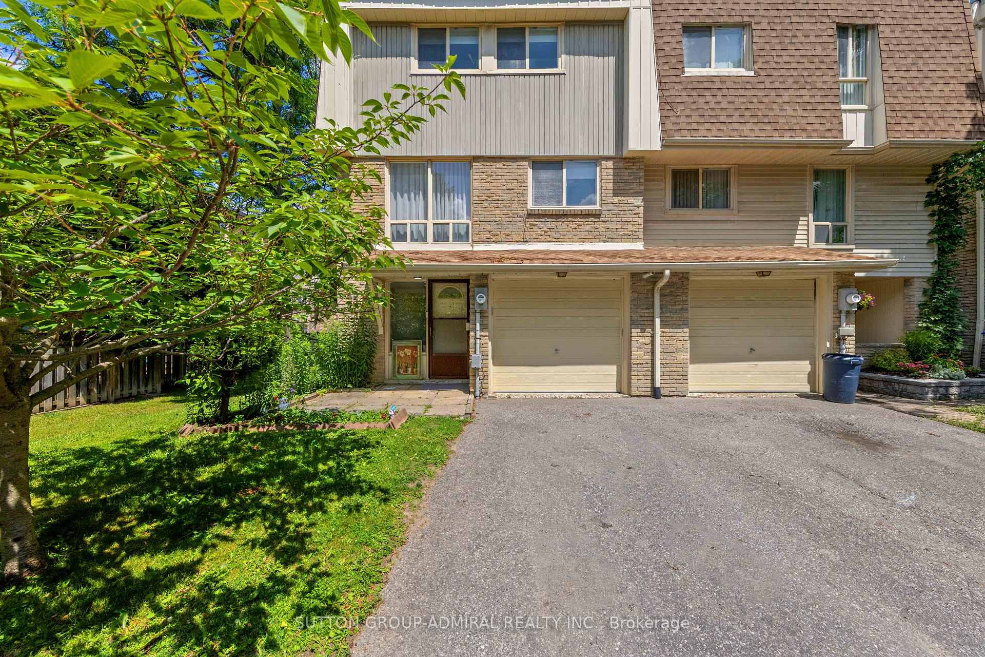 Photo 5 of Unit 7, 45 Poplar Crescent N, Aurora, Aurora Estates — HOMEH