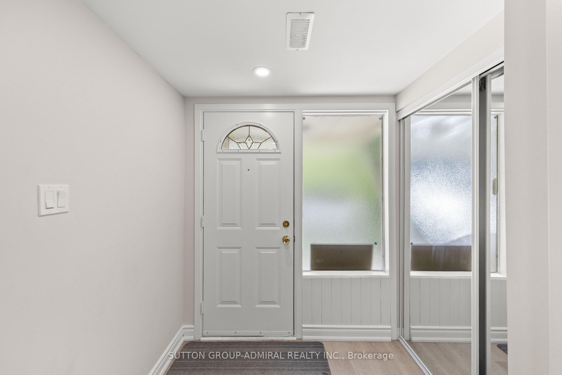 Photo 6 of Unit 7, 45 Poplar Crescent N, Aurora, Aurora Estates — HOMEH