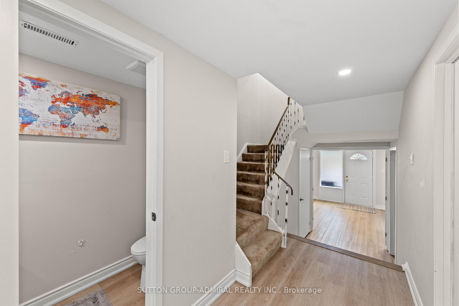 Photo 8 of Unit 7, 45 Poplar Crescent N, Aurora, Aurora Estates — HOMEH