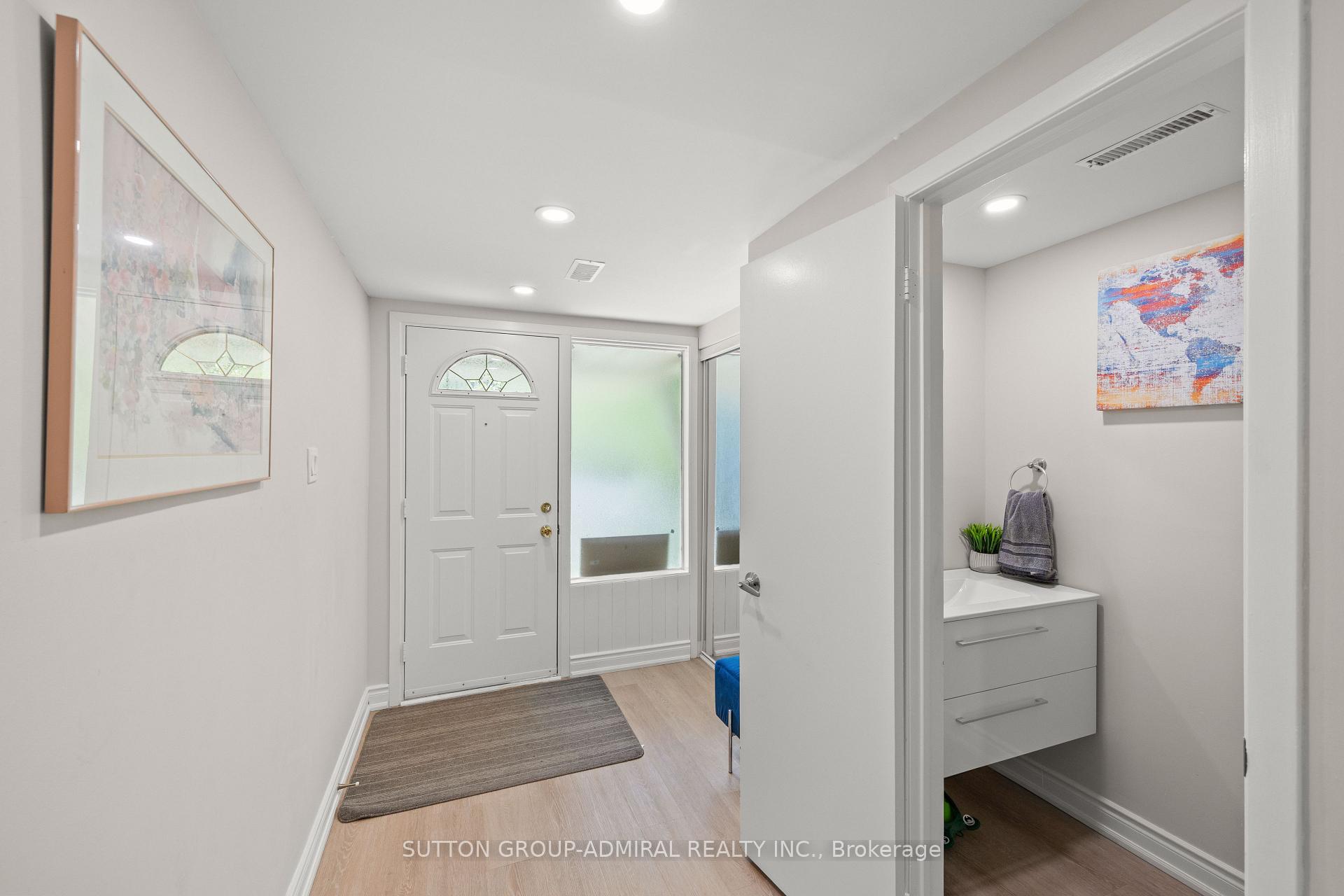 Photo 9 of Unit 7, 45 Poplar Crescent N, Aurora, Aurora Estates — HOMEH