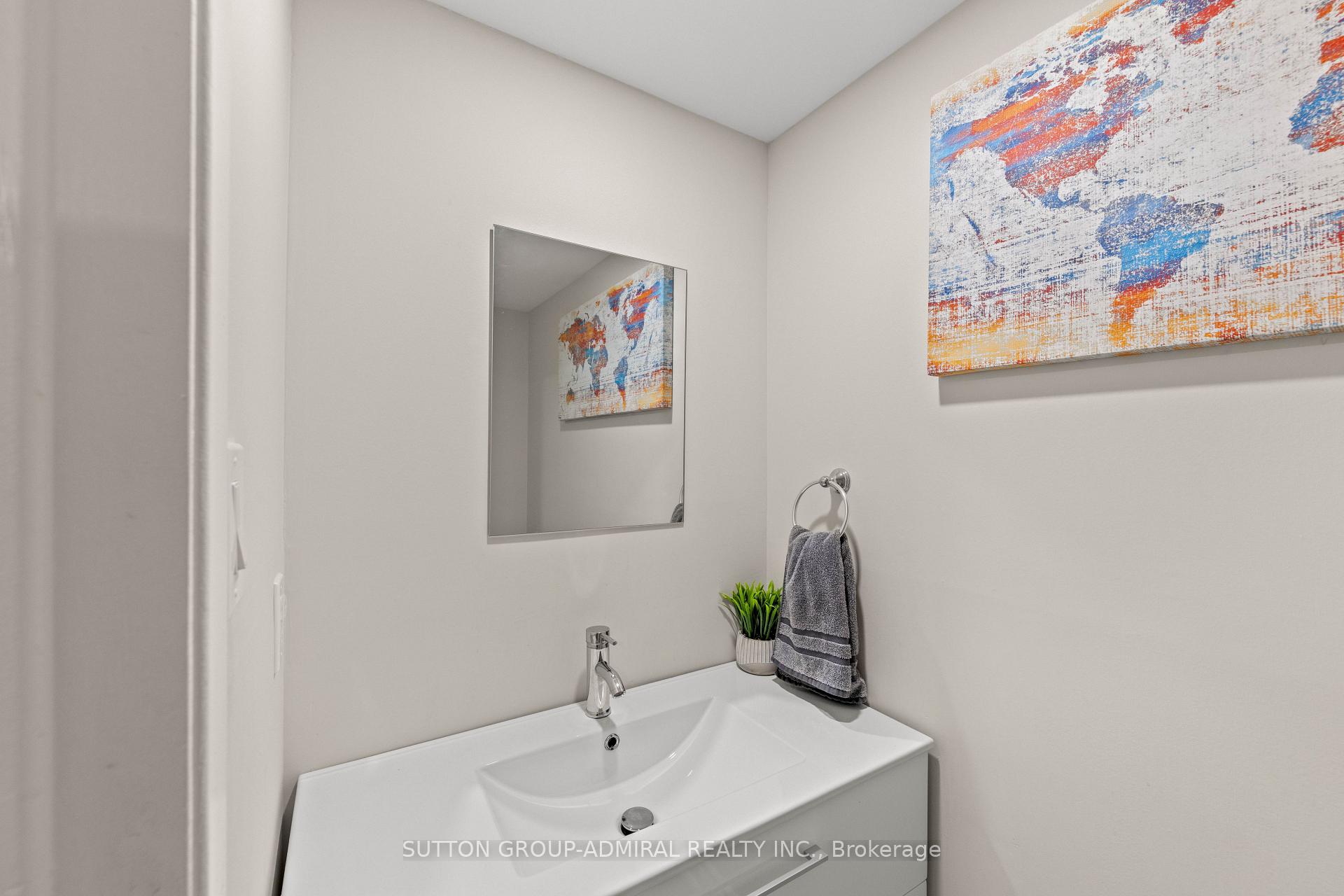 Photo 10 of Unit 7, 45 Poplar Crescent N, Aurora, Aurora Estates — HOMEH