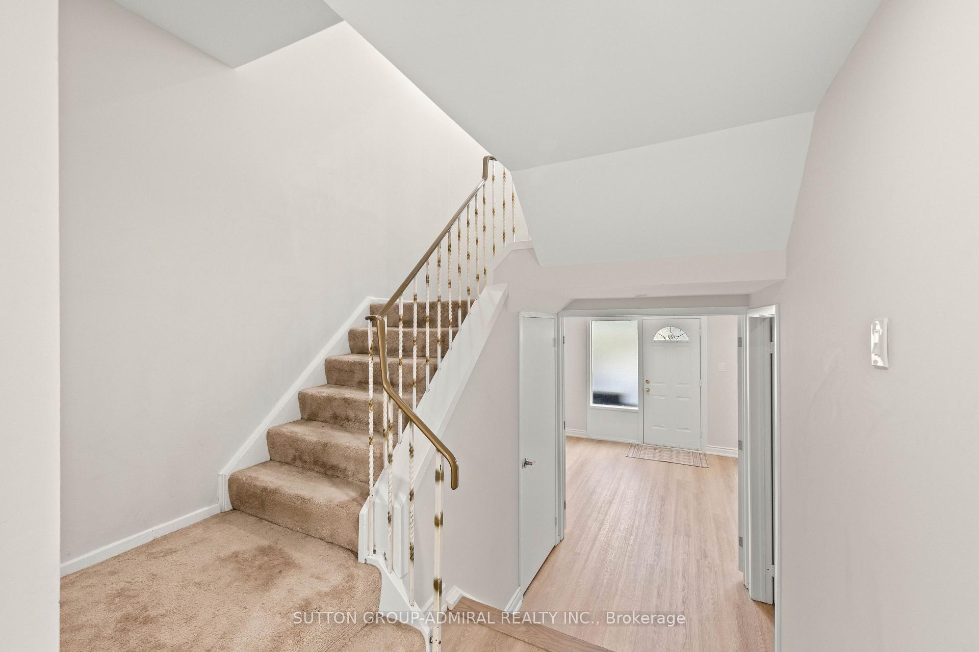 Photo 11 of Unit 7, 45 Poplar Crescent N, Aurora, Aurora Estates — HOMEH