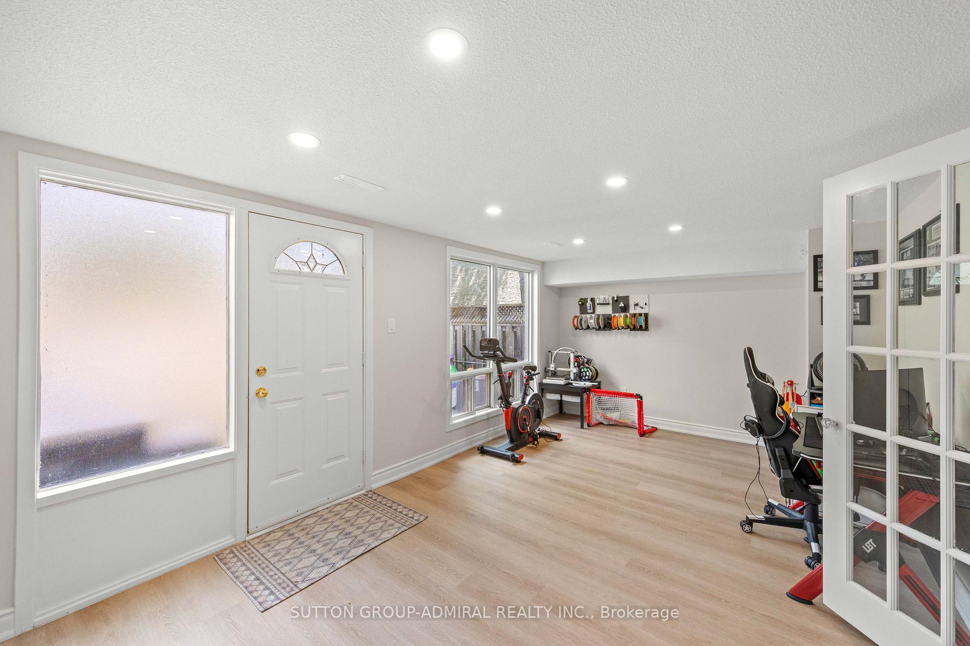Photo 12 of Unit 7, 45 Poplar Crescent N, Aurora, Aurora Estates — HOMEH