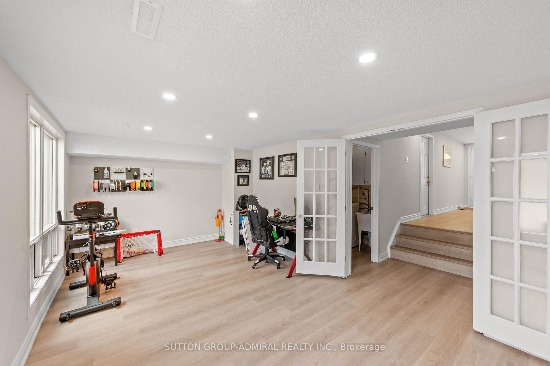 Photo 13 of Unit 7, 45 Poplar Crescent N, Aurora, Aurora Estates — HOMEH