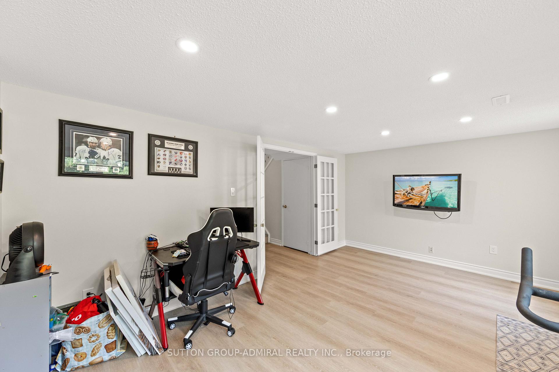 Photo 14 of Unit 7, 45 Poplar Crescent N, Aurora, Aurora Estates — HOMEH