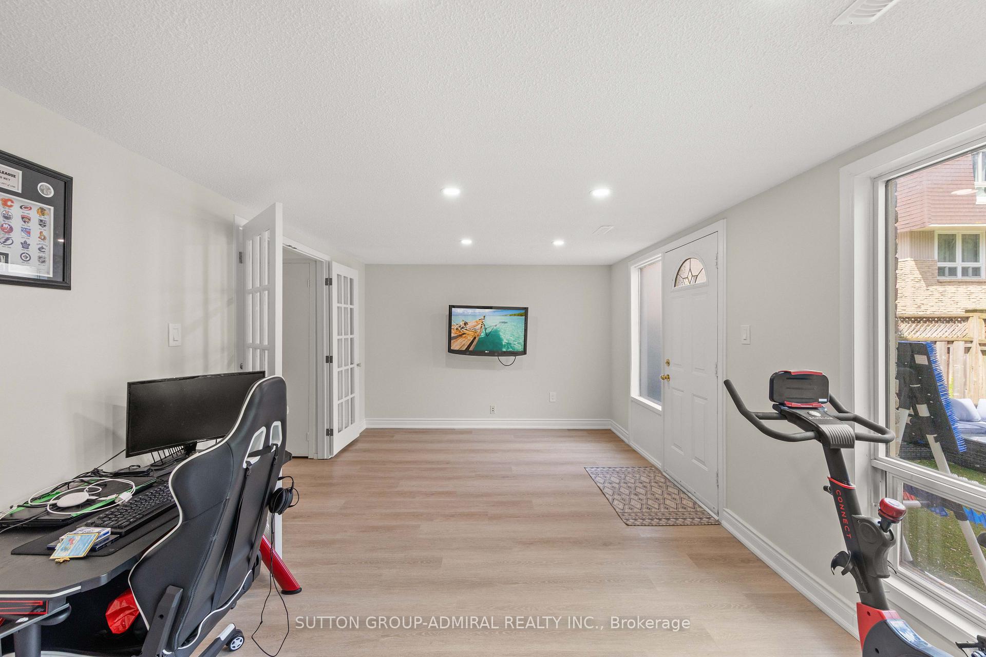 Photo 15 of Unit 7, 45 Poplar Crescent N, Aurora, Aurora Estates — HOMEH