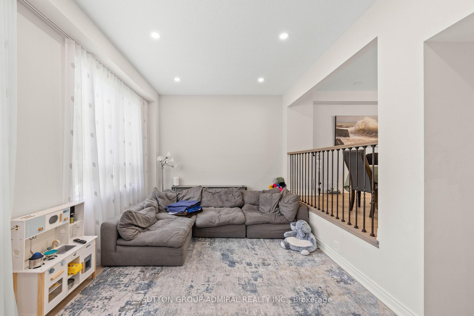 Photo 20 of Unit 7, 45 Poplar Crescent N, Aurora, Aurora Estates — HOMEH