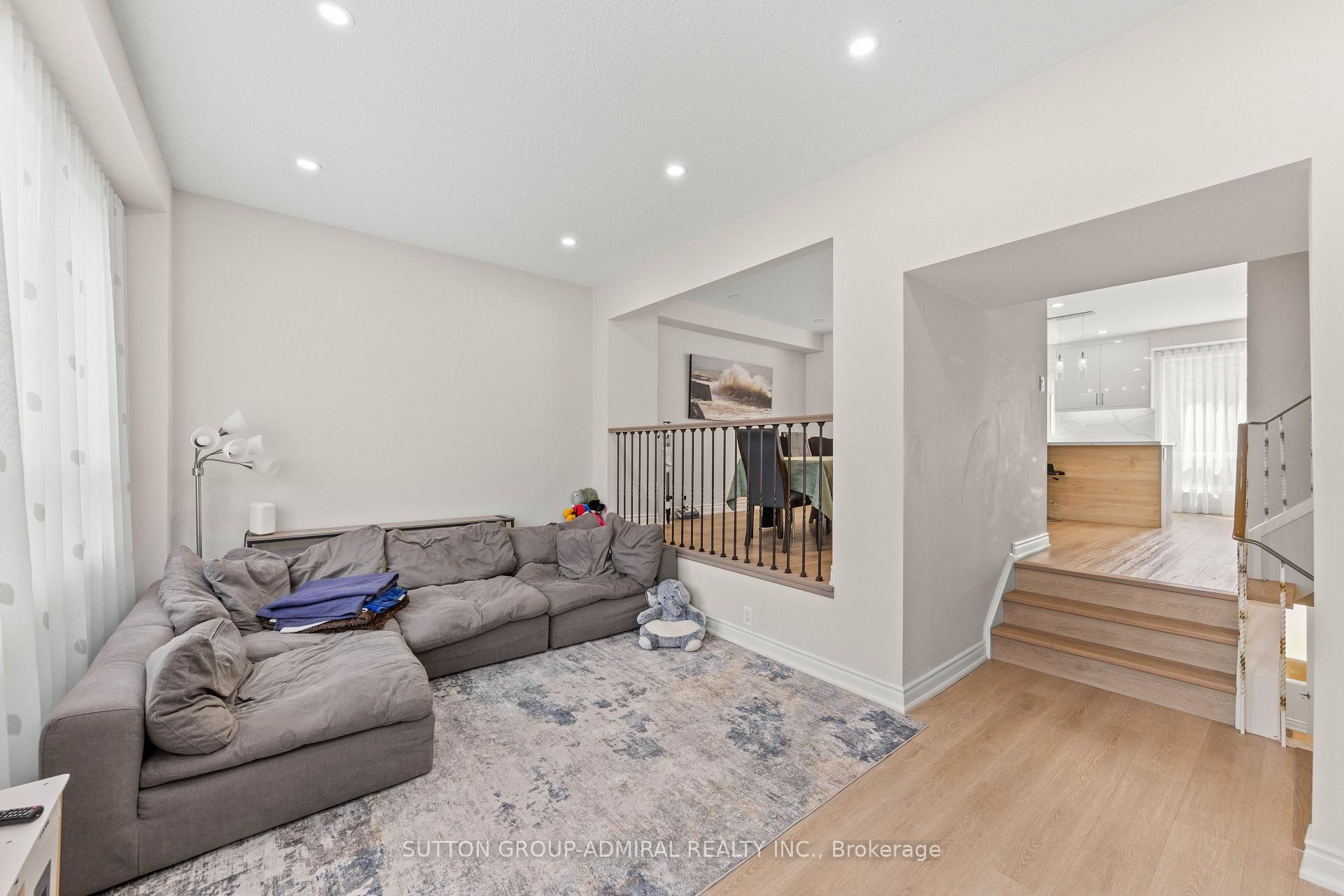 Photo 21 of Unit 7, 45 Poplar Crescent N, Aurora, Aurora Estates — HOMEH