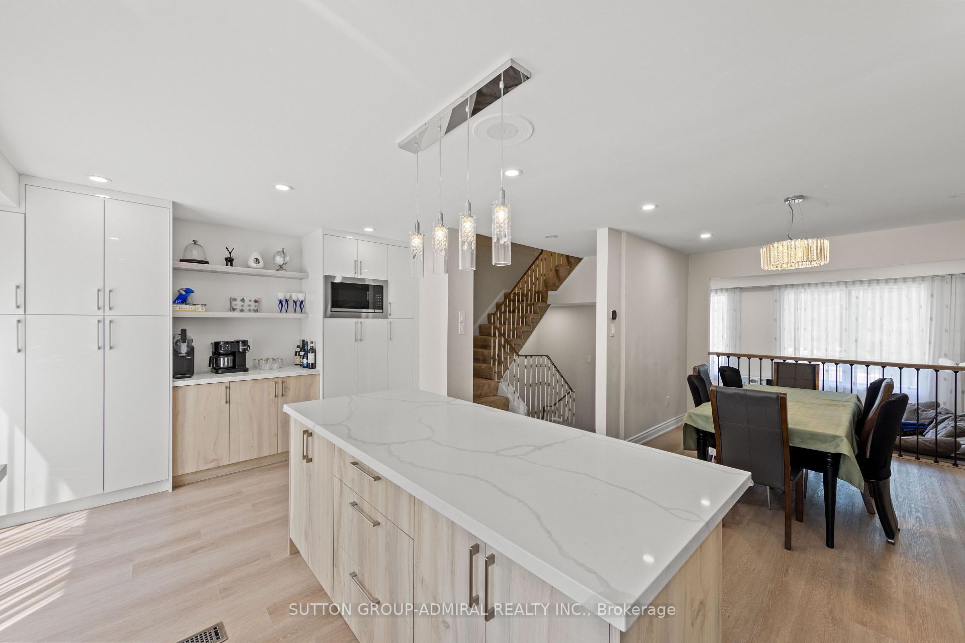 Photo 27 of Unit 7, 45 Poplar Crescent N, Aurora, Aurora Estates — HOMEH