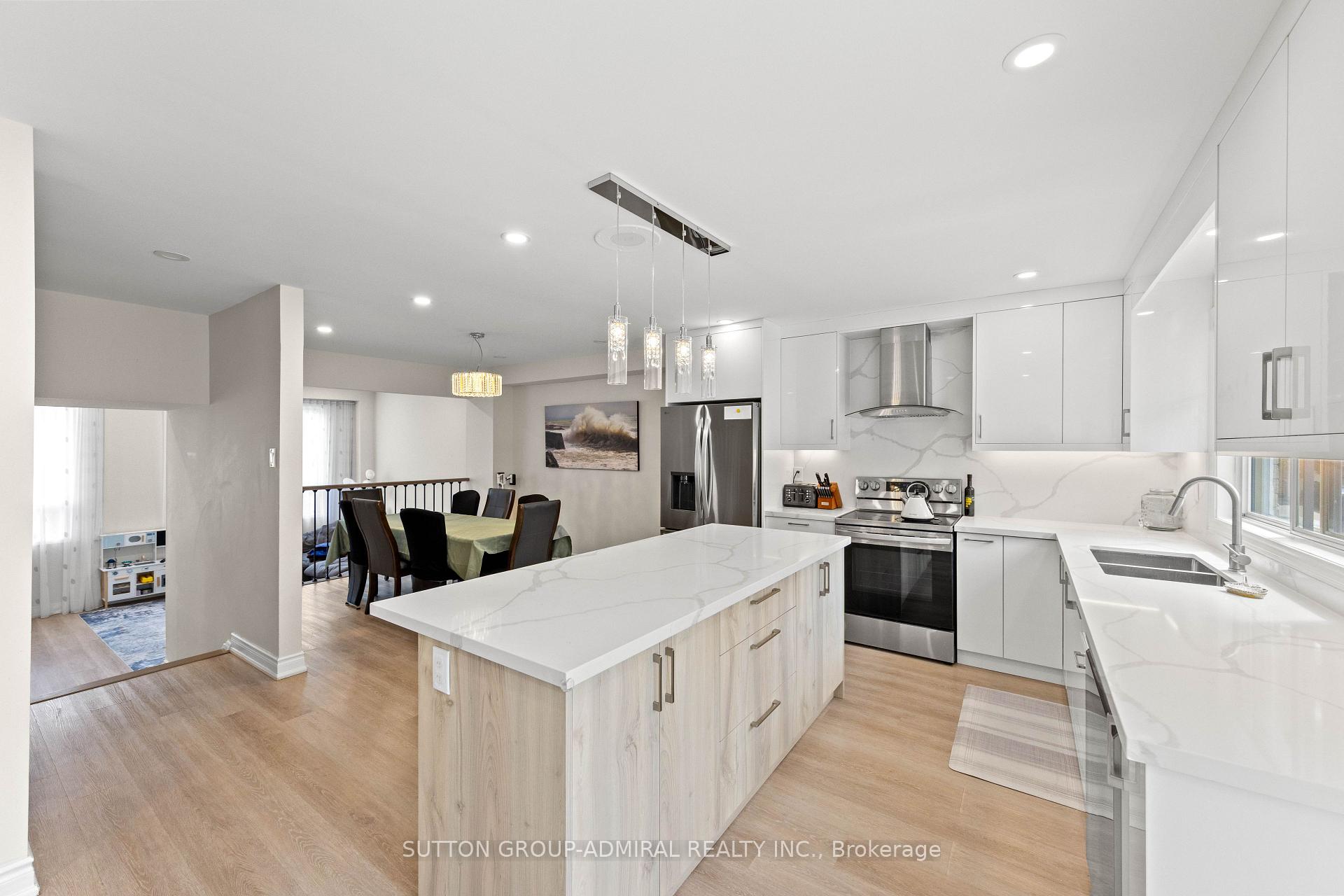 Photo 28 of Unit 7, 45 Poplar Crescent N, Aurora, Aurora Estates — HOMEH