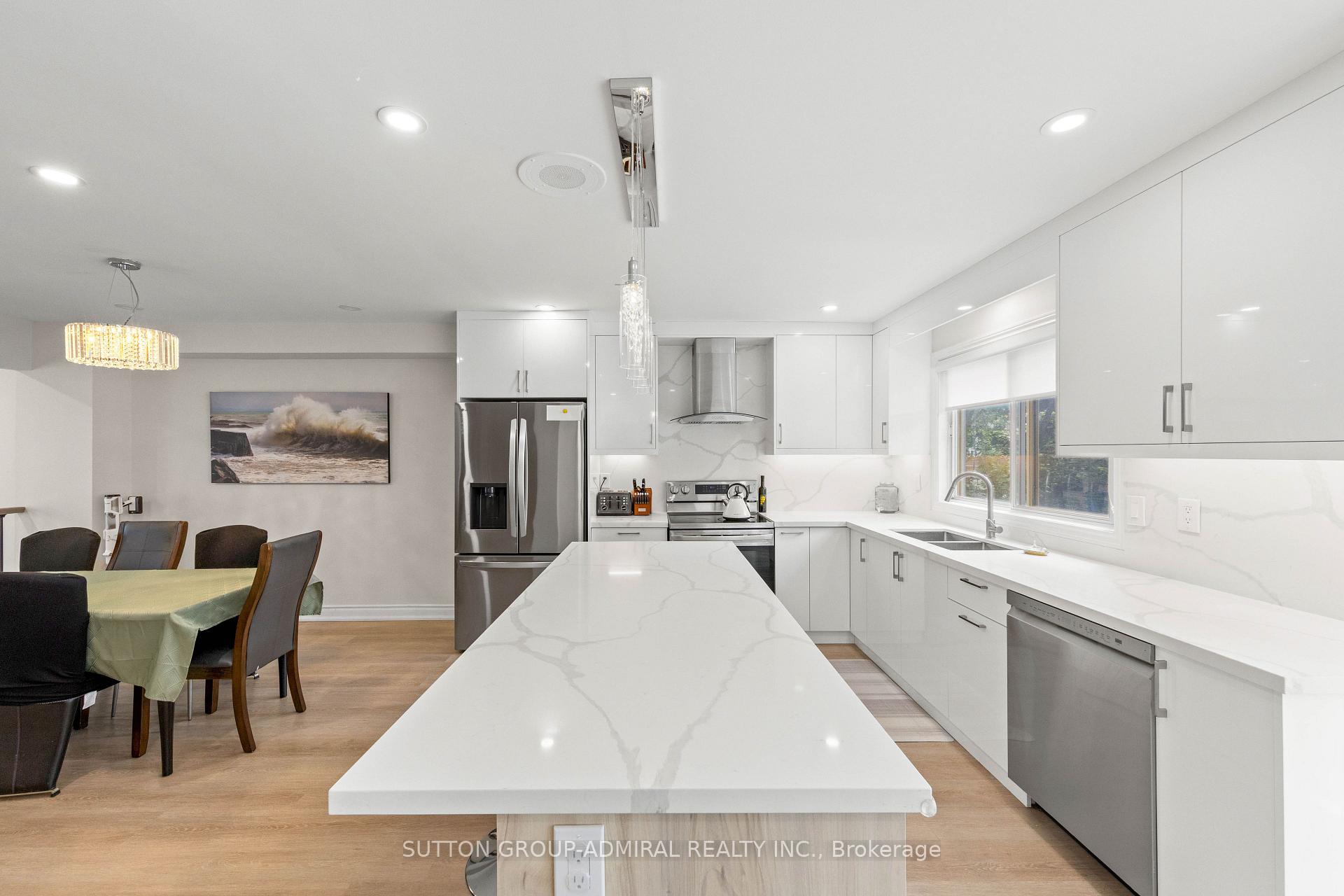 Photo 29 of Unit 7, 45 Poplar Crescent N, Aurora, Aurora Estates — HOMEH