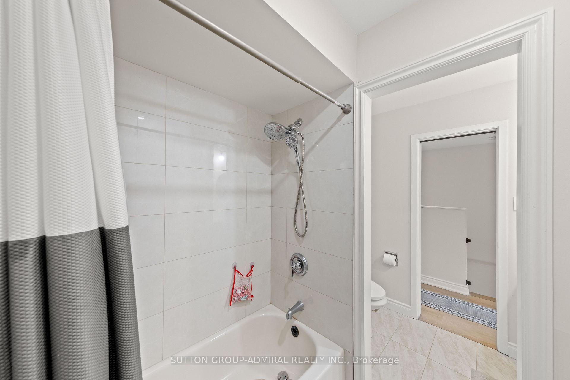 Photo 45 of Unit 7, 45 Poplar Crescent N, Aurora, Aurora Estates — HOMEH