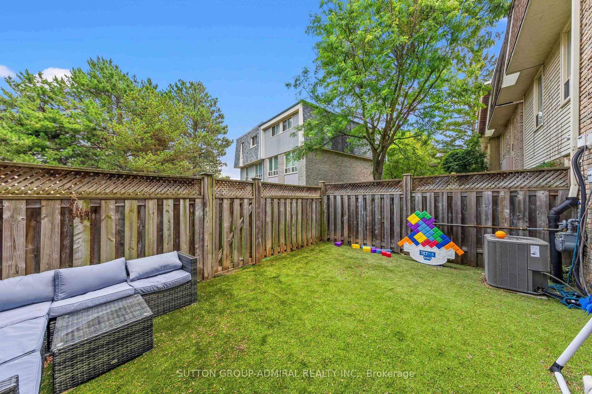 Photo 46 of Unit 7, 45 Poplar Crescent N, Aurora, Aurora Estates — HOMEH