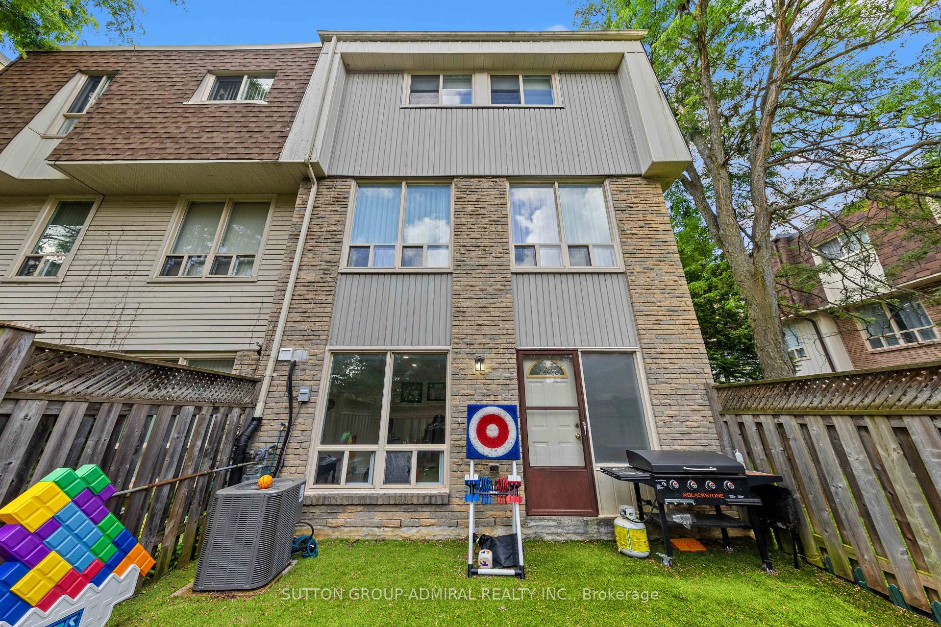 Photo 47 of Unit 7, 45 Poplar Crescent N, Aurora, Aurora Estates — HOMEH