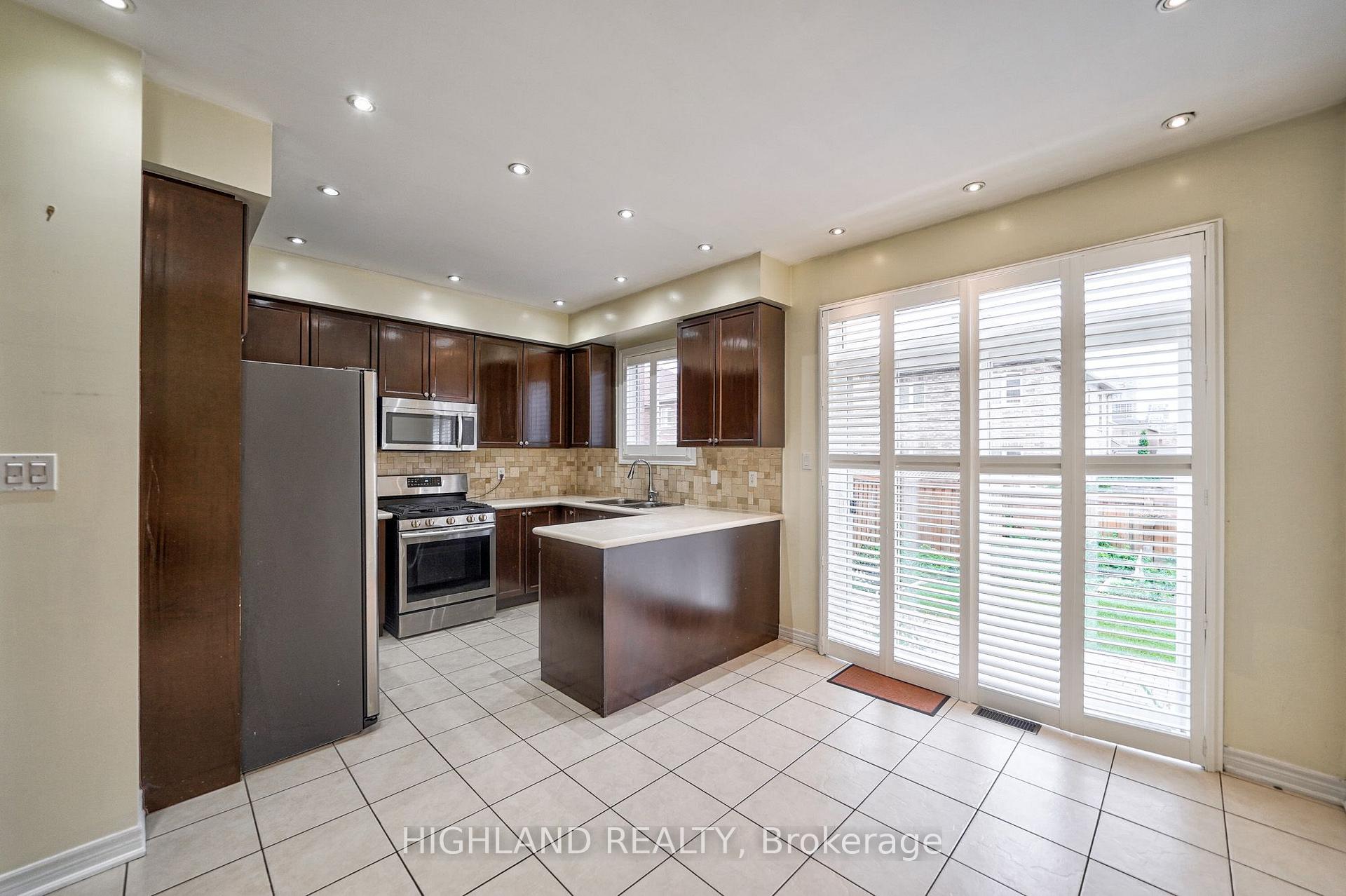 Photo 8 of 515 Coach Drive, Mississauga, Hurontario — HOMEH