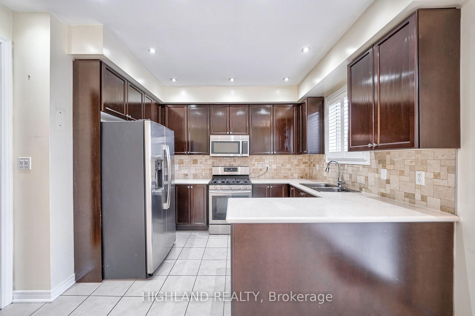 Photo 9 of 515 Coach Drive, Mississauga, Hurontario — HOMEH