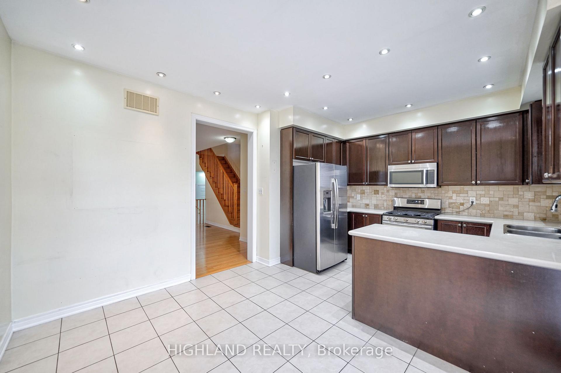 Photo 10 of 515 Coach Drive, Mississauga, Hurontario — HOMEH