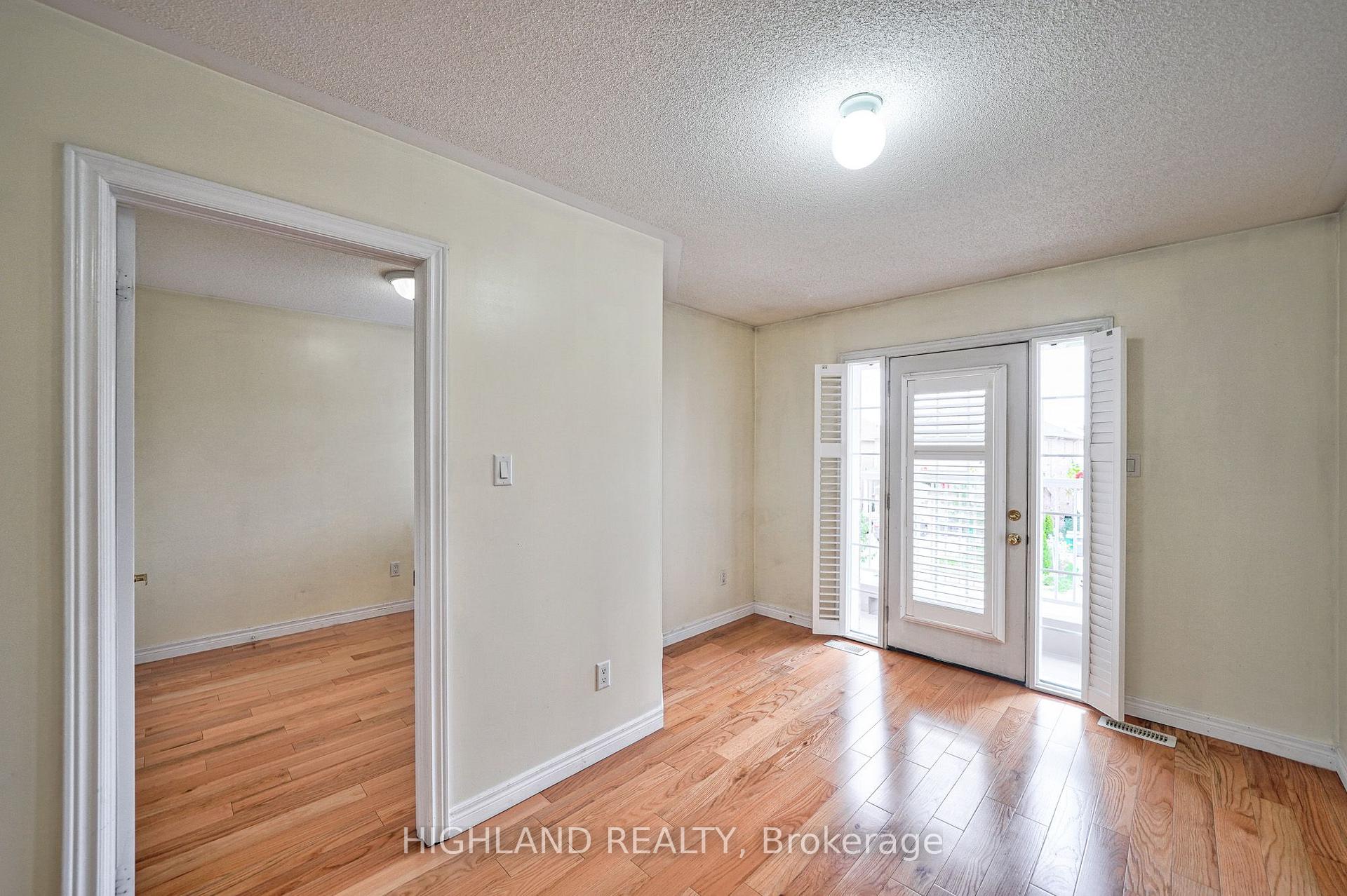 Photo 15 of 515 Coach Drive, Mississauga, Hurontario — HOMEH