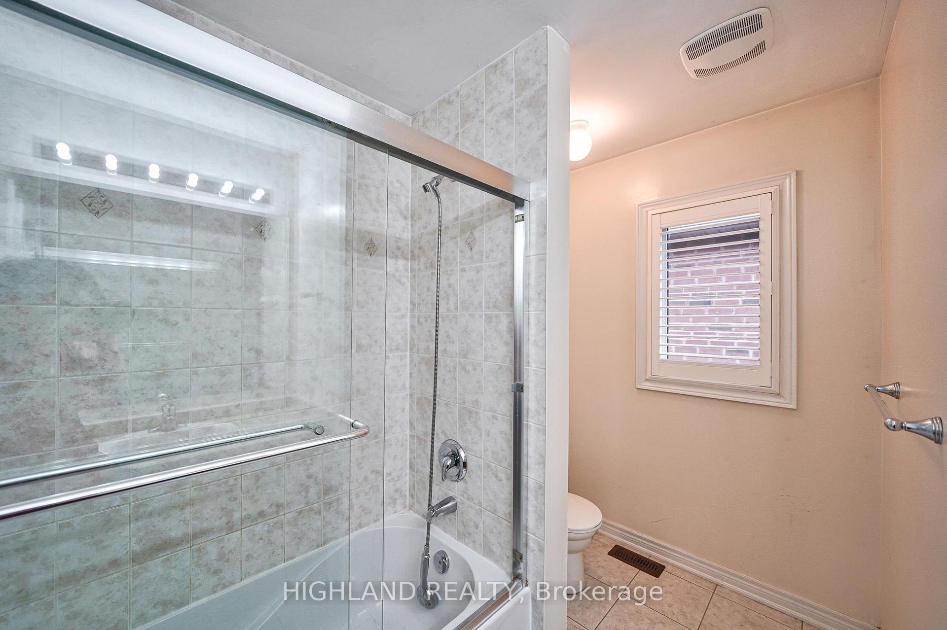 Photo 19 of 515 Coach Drive, Mississauga, Hurontario — HOMEH