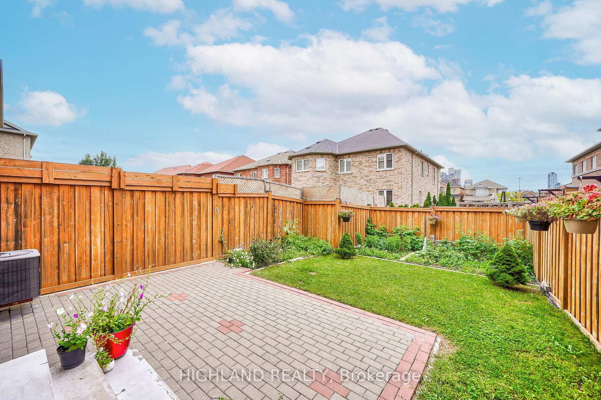 Photo 33 of 515 Coach Drive, Mississauga, Hurontario — HOMEH