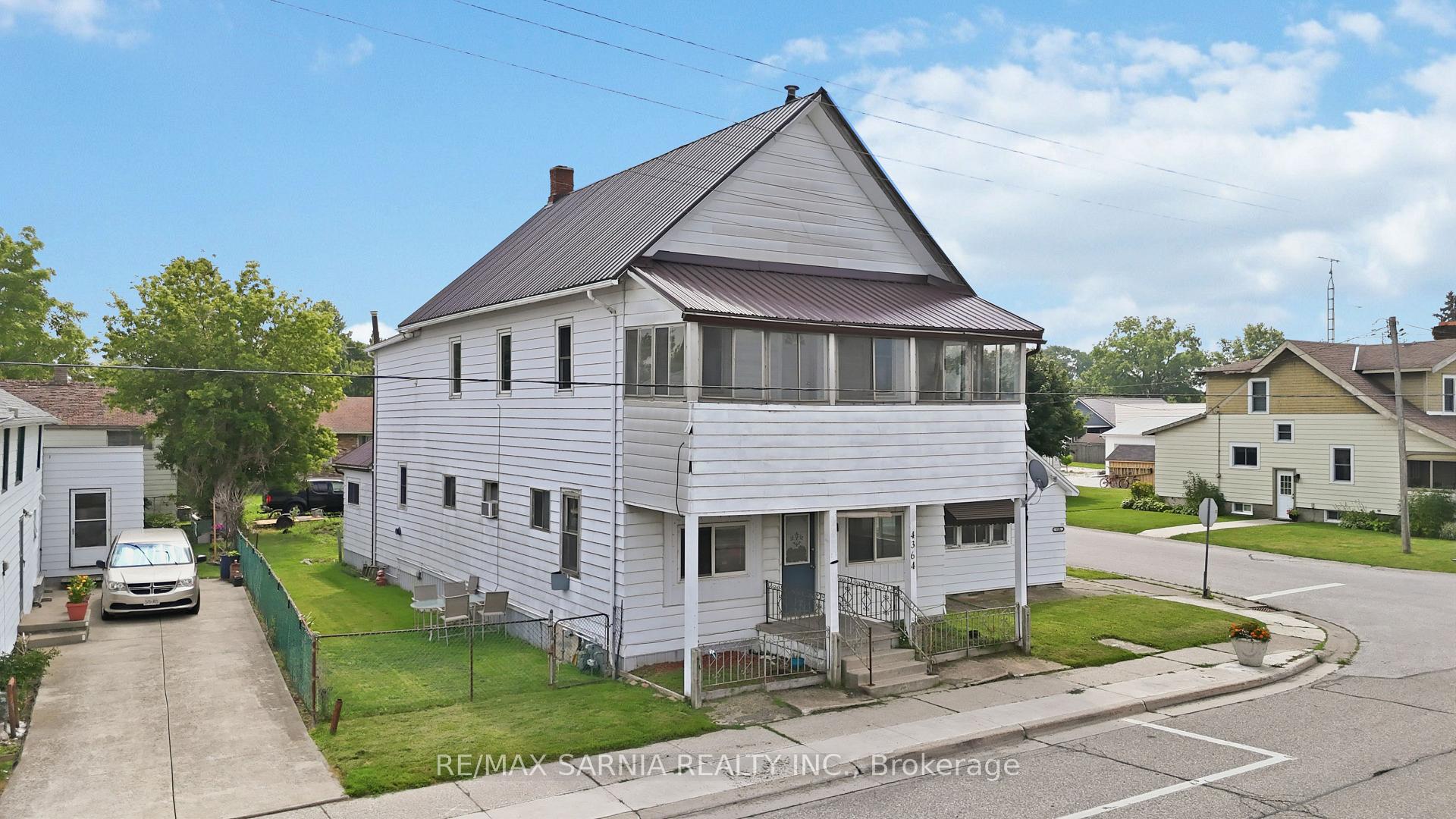 Photo 2 of 4364 St. Clair Parkway, St. Clair — HOMEH