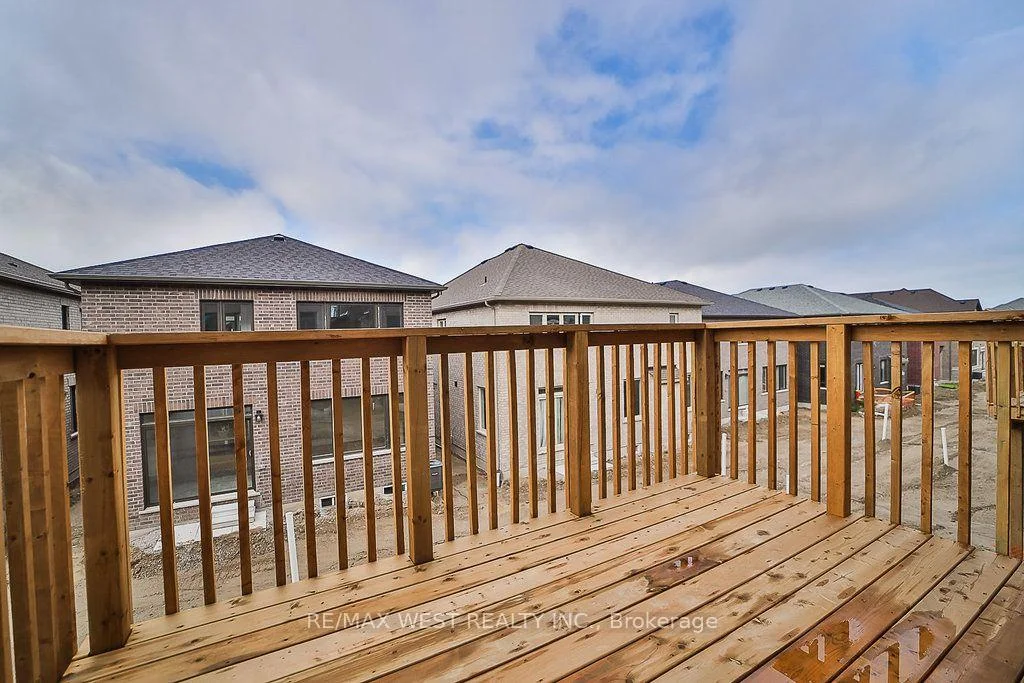 Photo 10 of 14 Periwinkle Road E, Springwater, Minesing — HOMEH