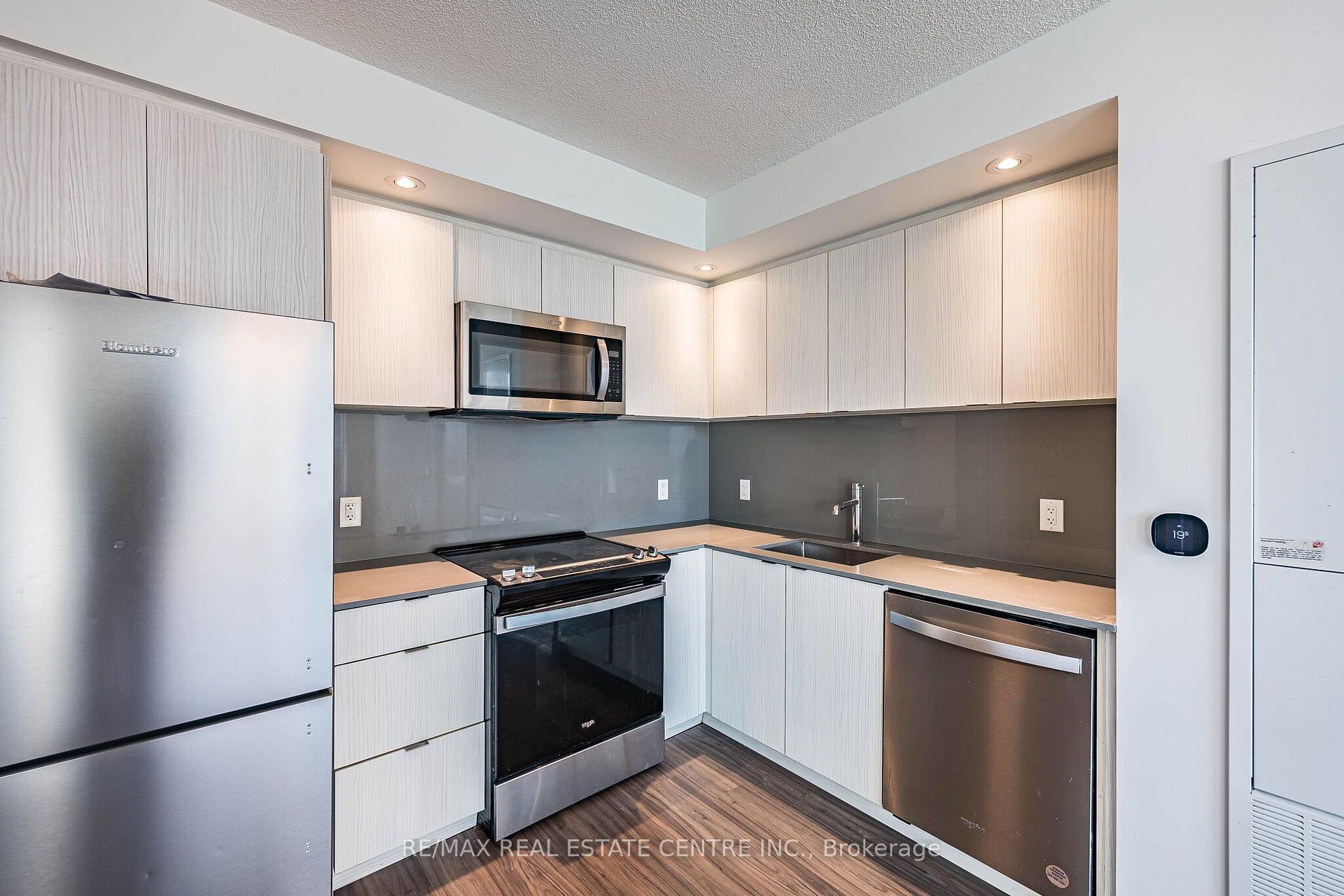 Photo 16 of Unit ph01, 10 Eva Road, Etobicoke, Etobicoke West Mall — HOMEH