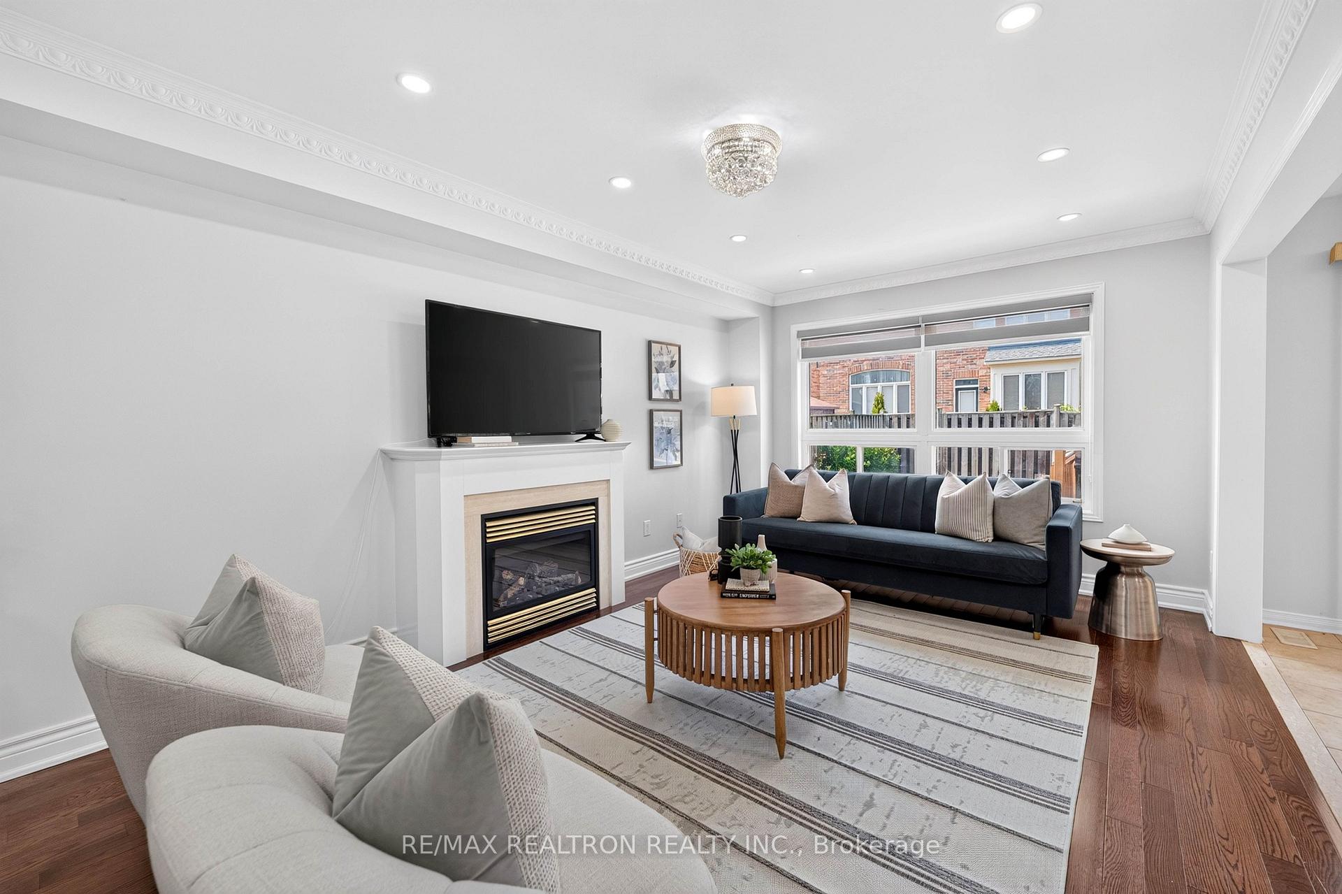 Photo 9 of 18 Sivyer Crescent, Ajax, Northeast Ajax — HOMEH