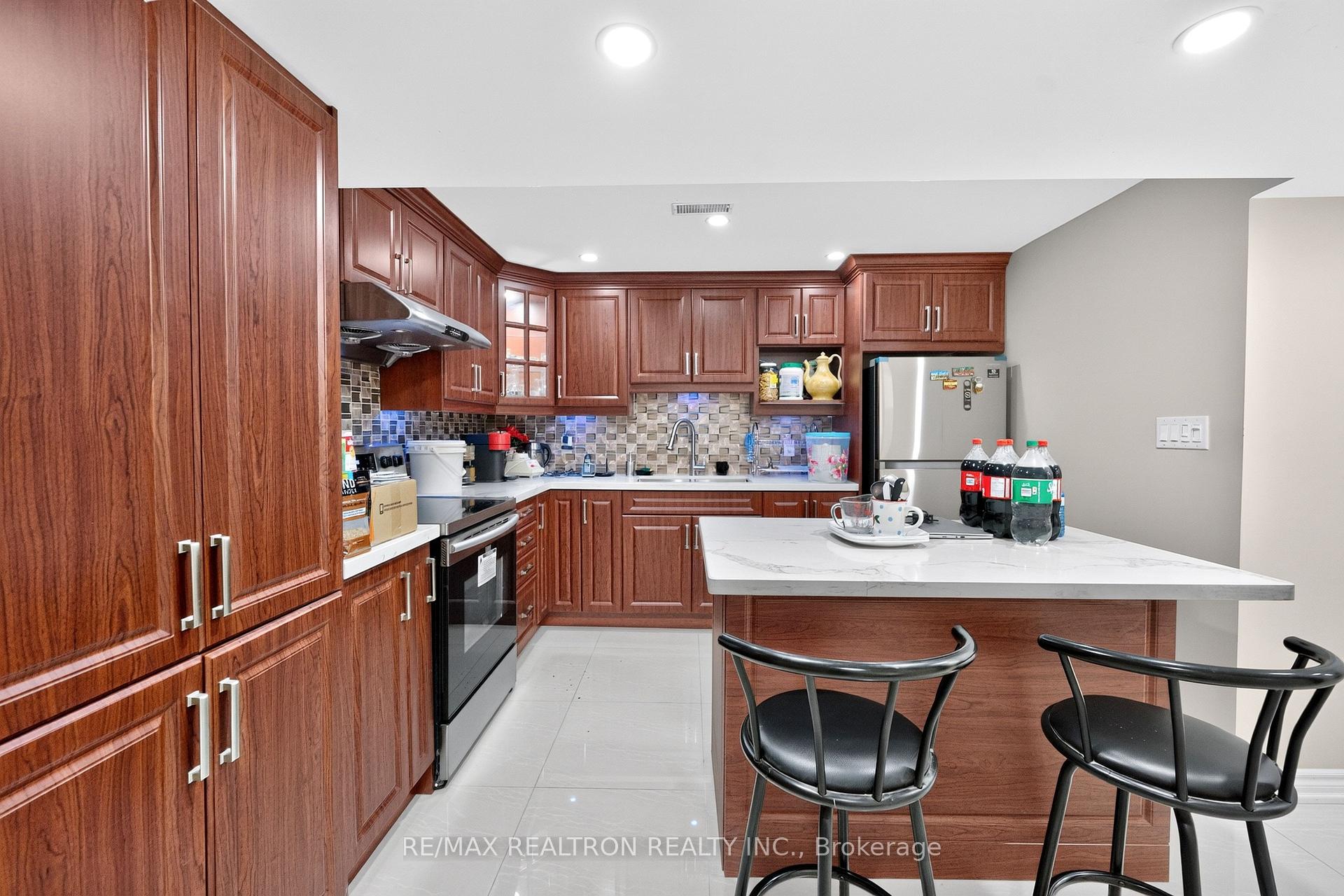 Photo 22 of 18 Sivyer Crescent, Ajax, Northeast Ajax — HOMEH