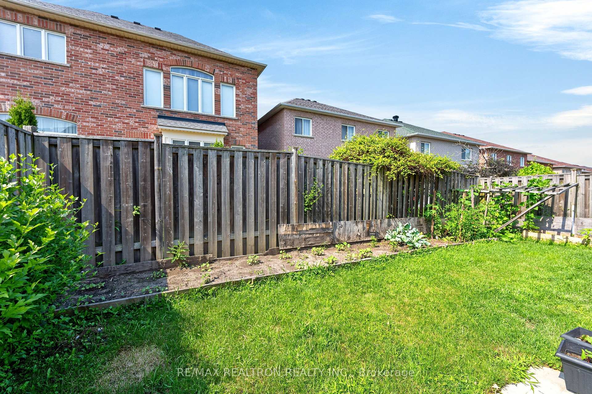 Photo 27 of 18 Sivyer Crescent, Ajax, Northeast Ajax — HOMEH