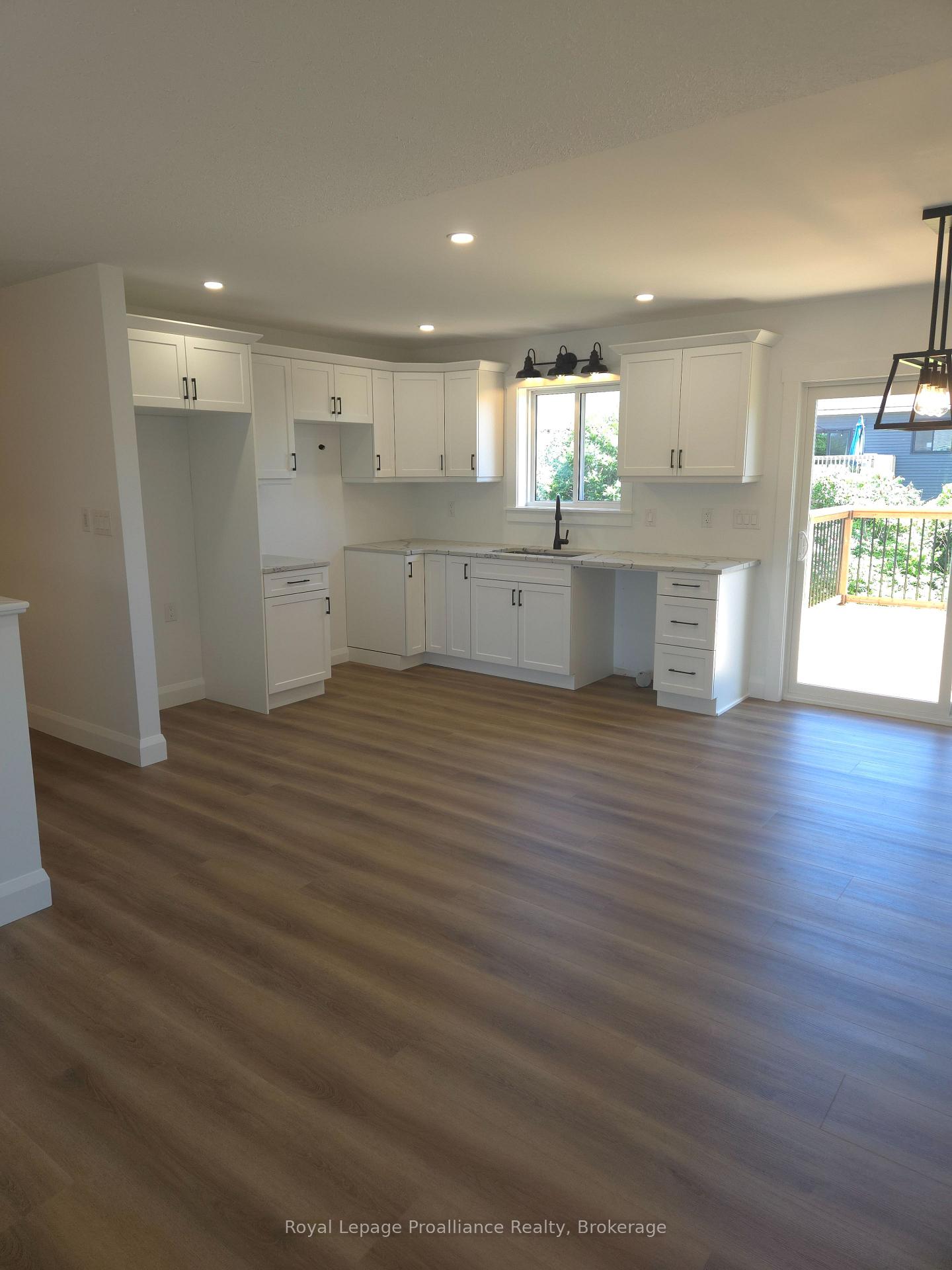 Photo 9 of 44 Cannifton Road N, Belleville, Belleville Ward — HOMEH