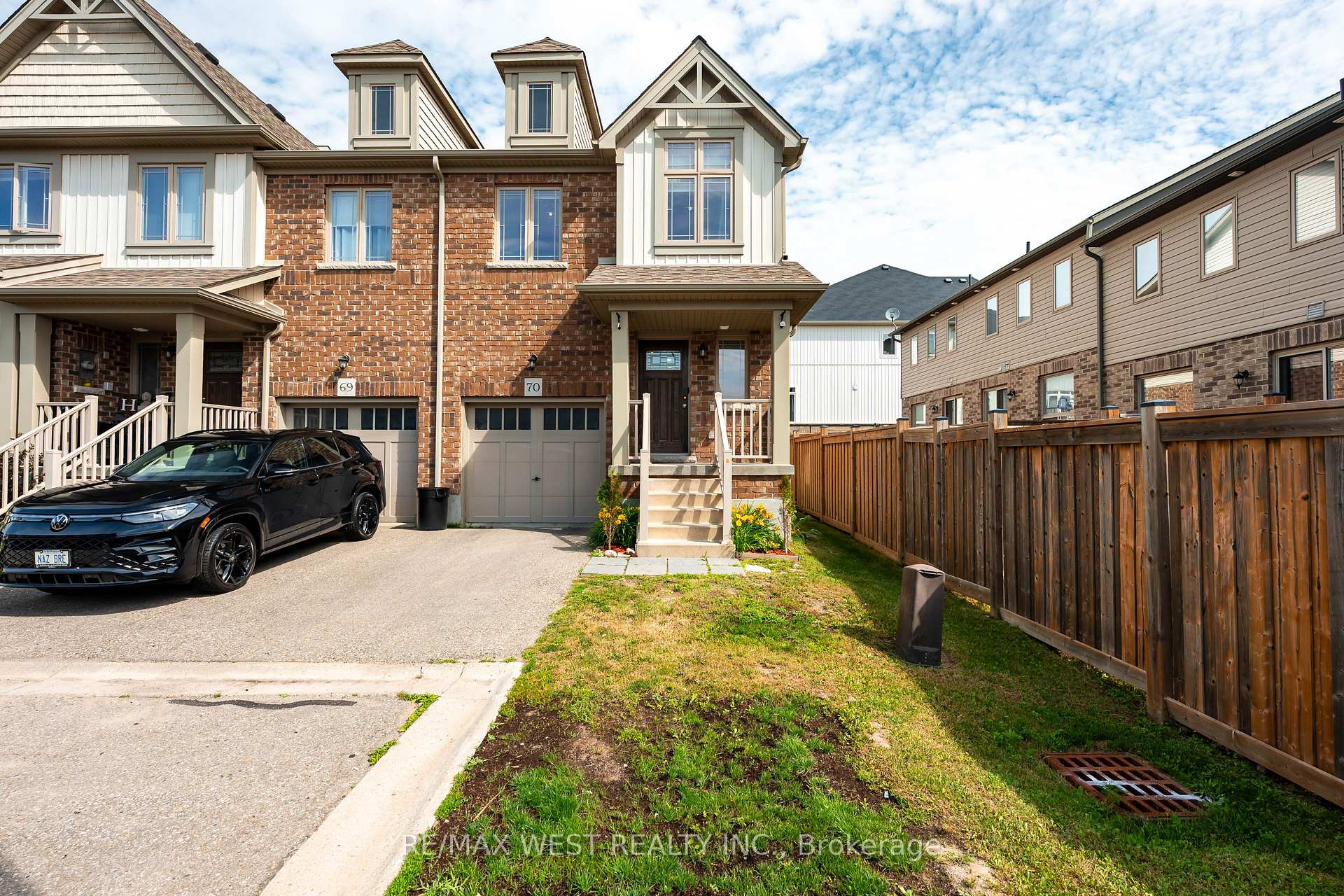 Front of Unit 69, 124 Parkinson Crescent