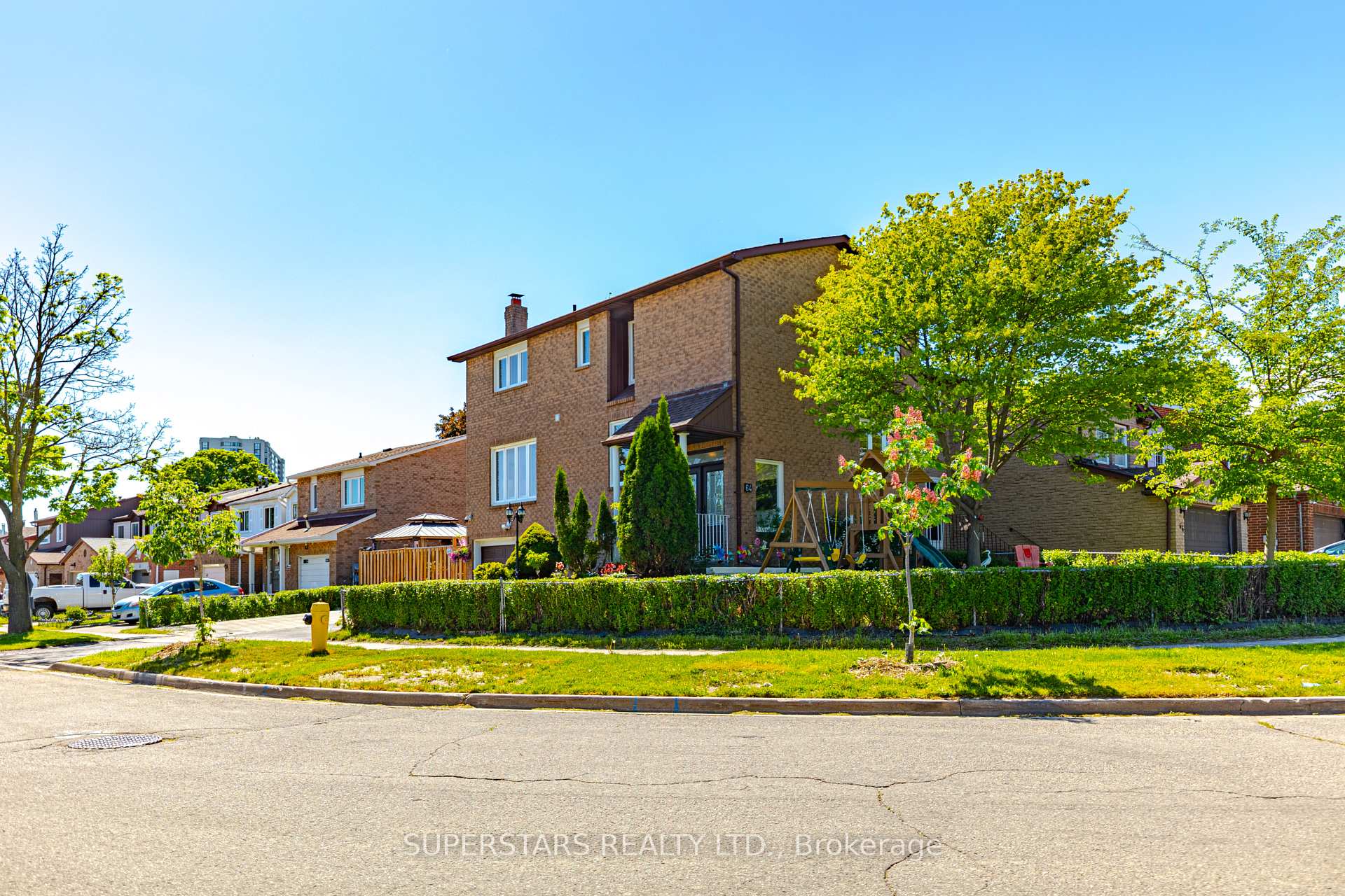 Photo 5 of 64 Tambrook Drive, Scarborough, L'Amoreaux — HOMEH