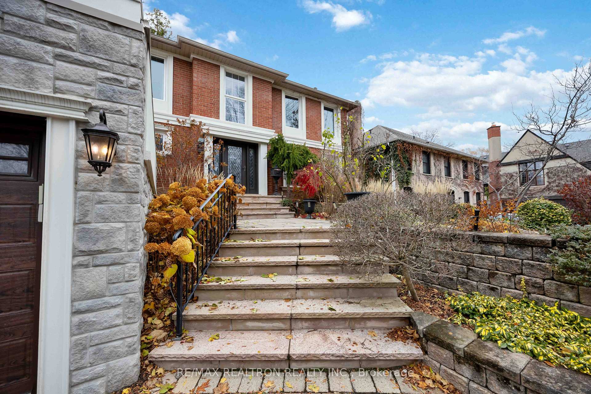 Photo 2 of 12 Donwoods Drive, North York, Bridle Path-Sunnybrook-York Mills — HOMEH