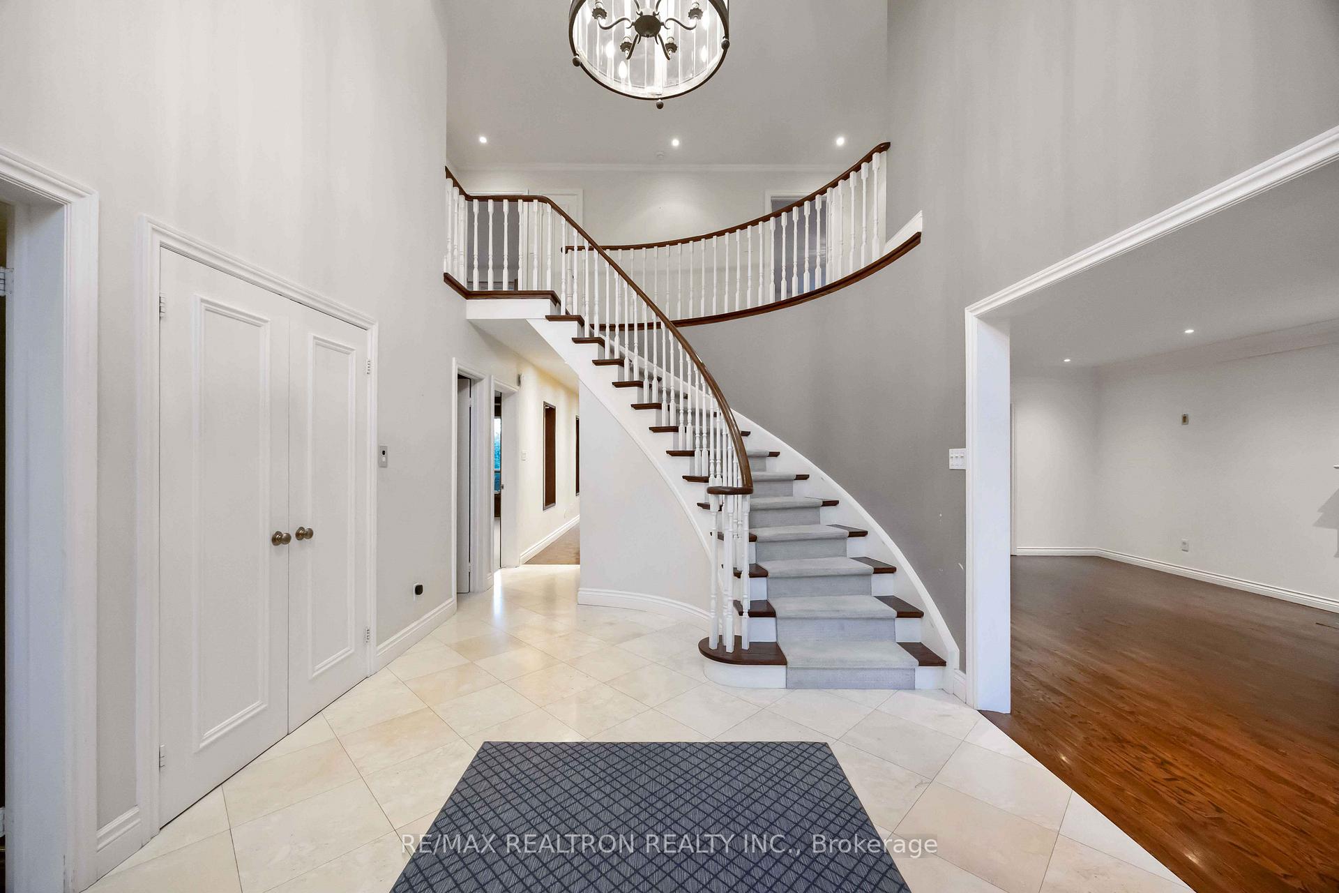 Photo 4 of 12 Donwoods Drive, North York, Bridle Path-Sunnybrook-York Mills — HOMEH