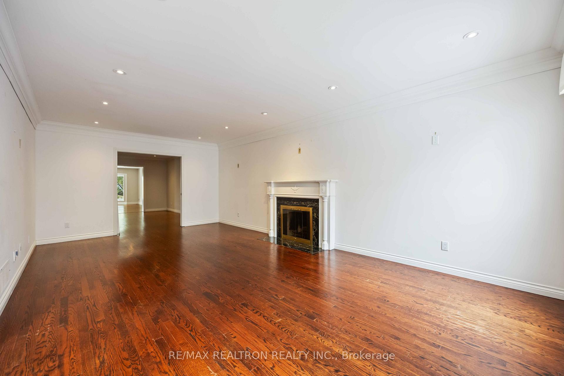 Photo 8 of 12 Donwoods Drive, North York, Bridle Path-Sunnybrook-York Mills — HOMEH