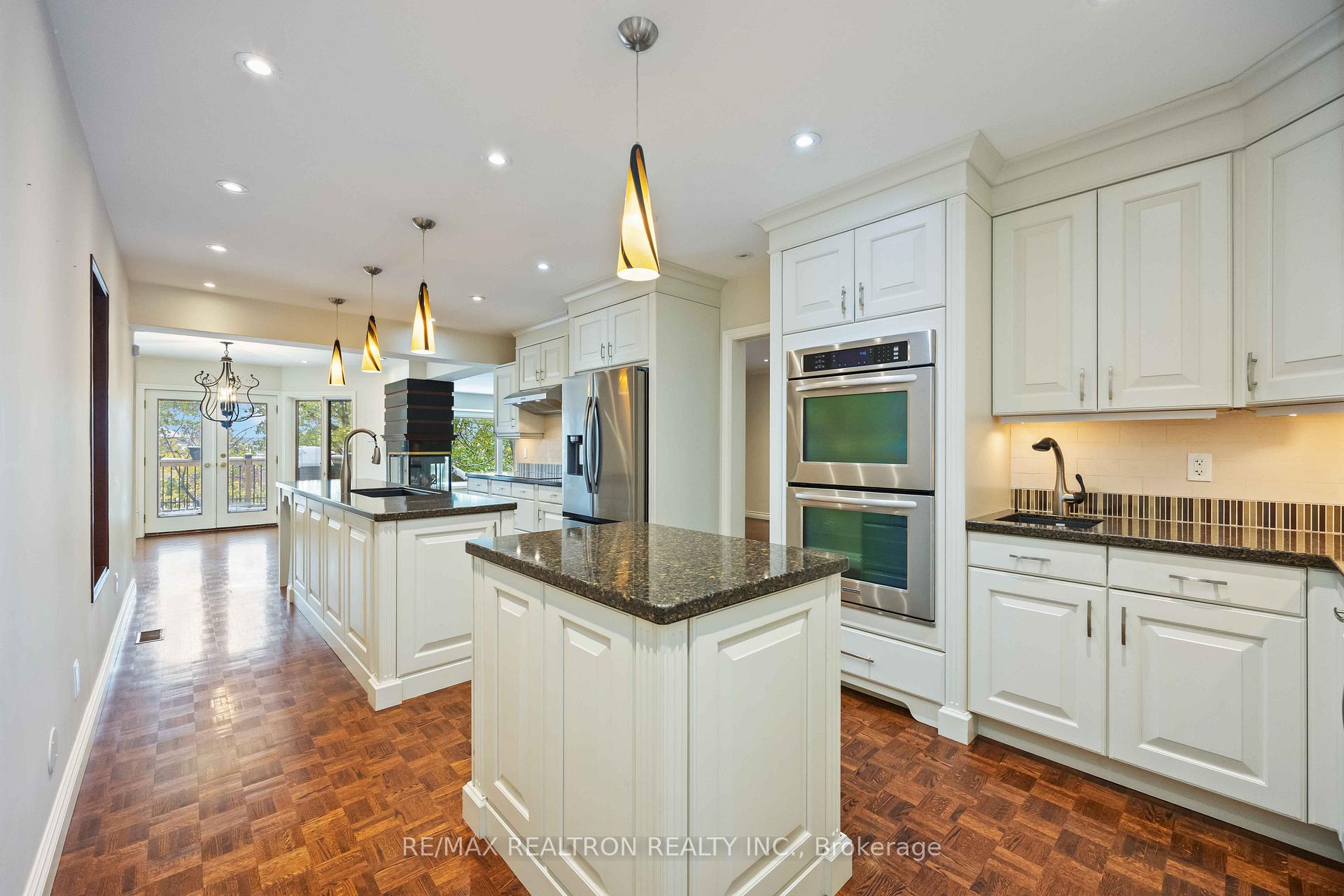 Photo 11 of 12 Donwoods Drive, North York, Bridle Path-Sunnybrook-York Mills — HOMEH