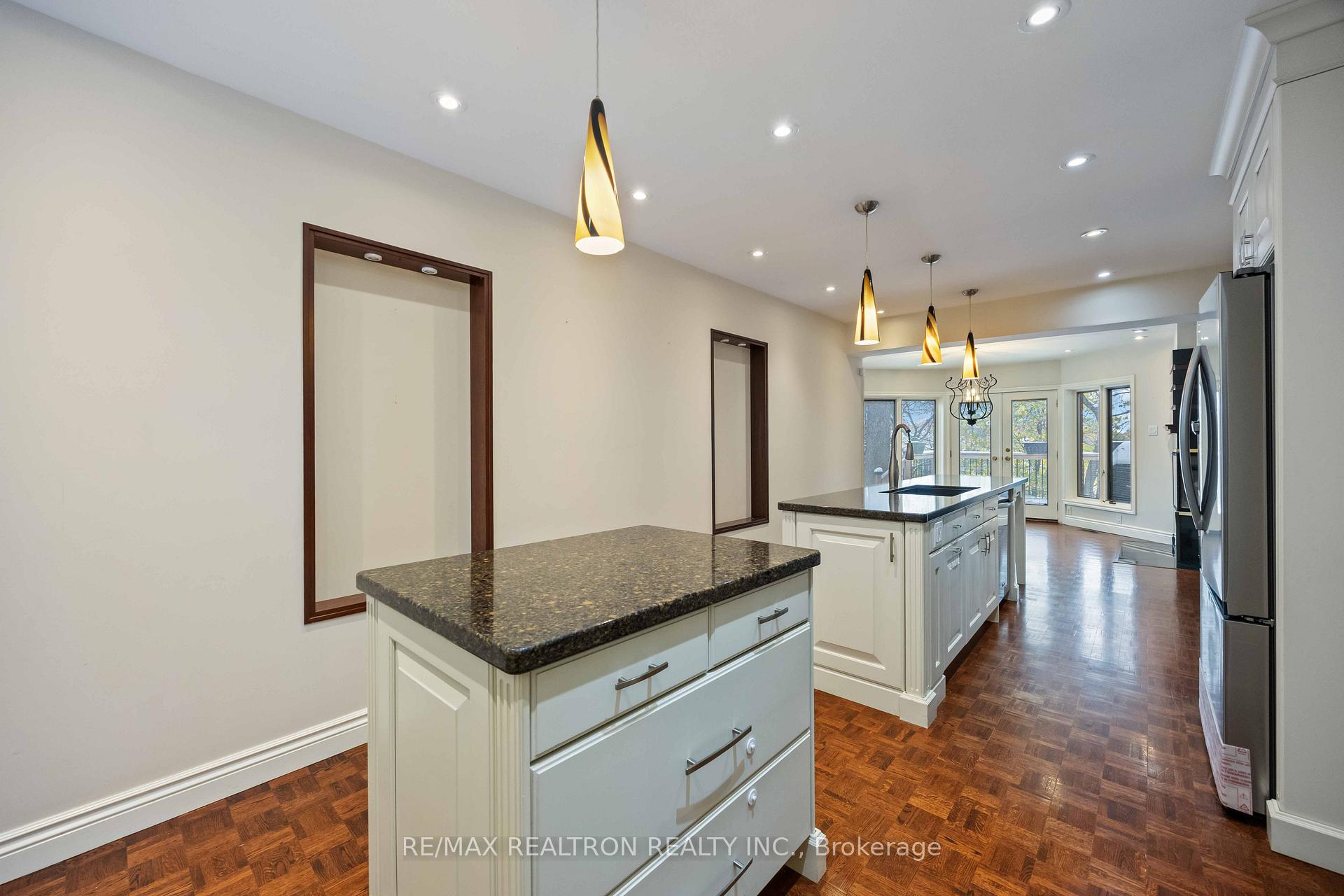 Photo 12 of 12 Donwoods Drive, North York, Bridle Path-Sunnybrook-York Mills — HOMEH