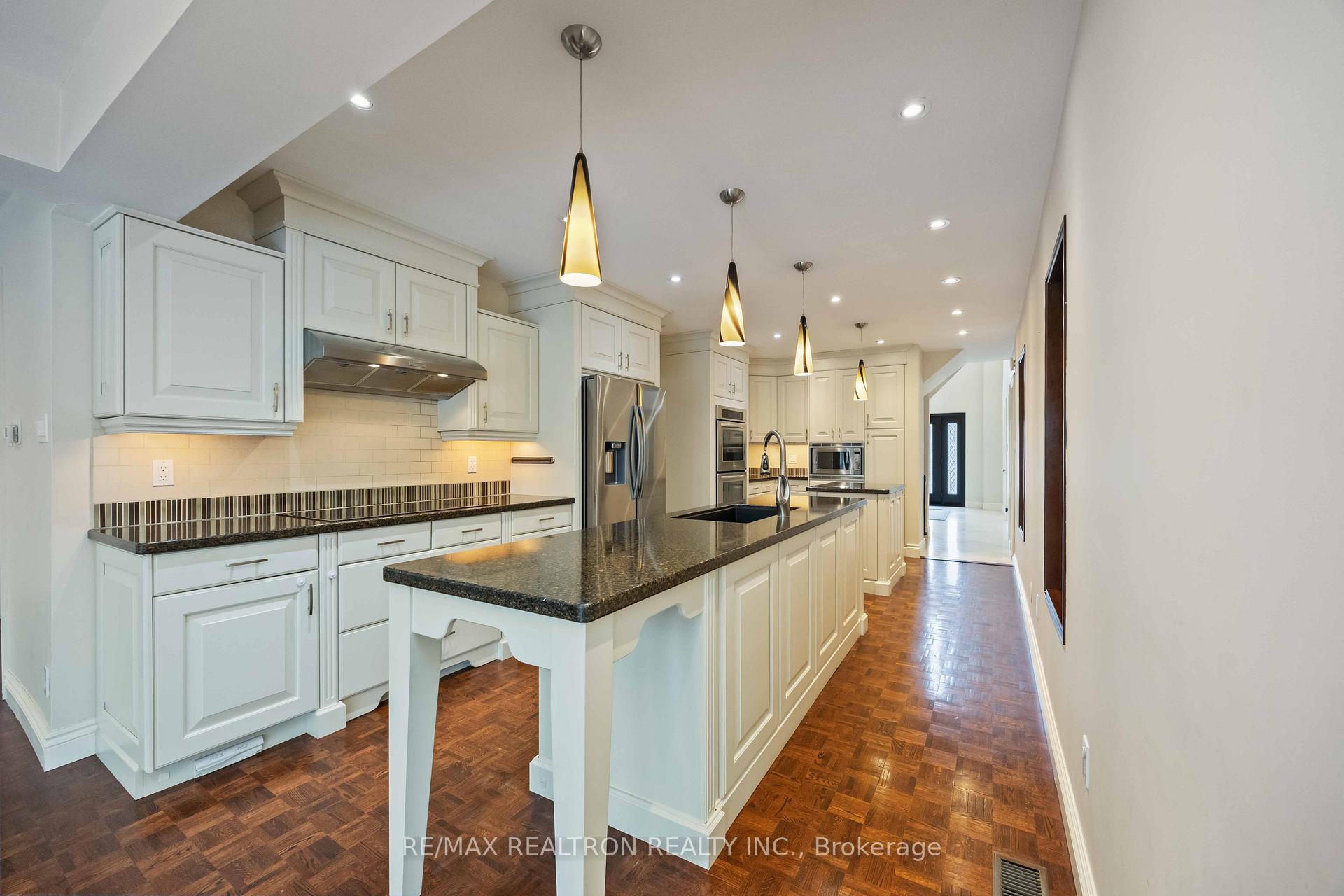 Photo 13 of 12 Donwoods Drive, North York, Bridle Path-Sunnybrook-York Mills — HOMEH
