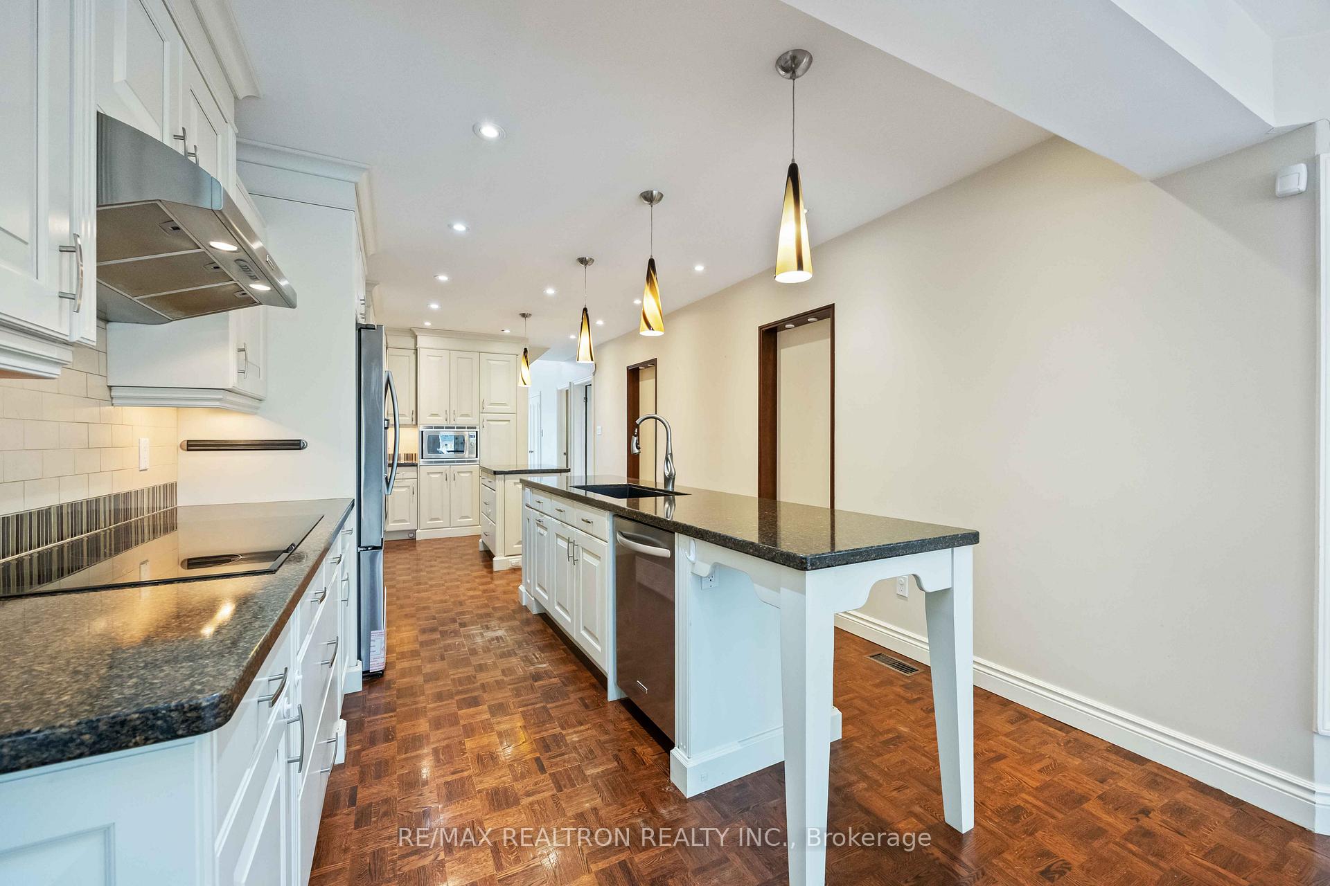 Photo 14 of 12 Donwoods Drive, North York, Bridle Path-Sunnybrook-York Mills — HOMEH