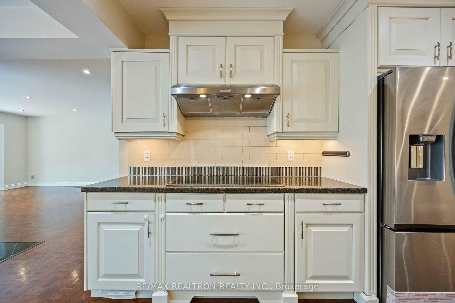 Photo 15 of 12 Donwoods Drive, North York, Bridle Path-Sunnybrook-York Mills — HOMEH