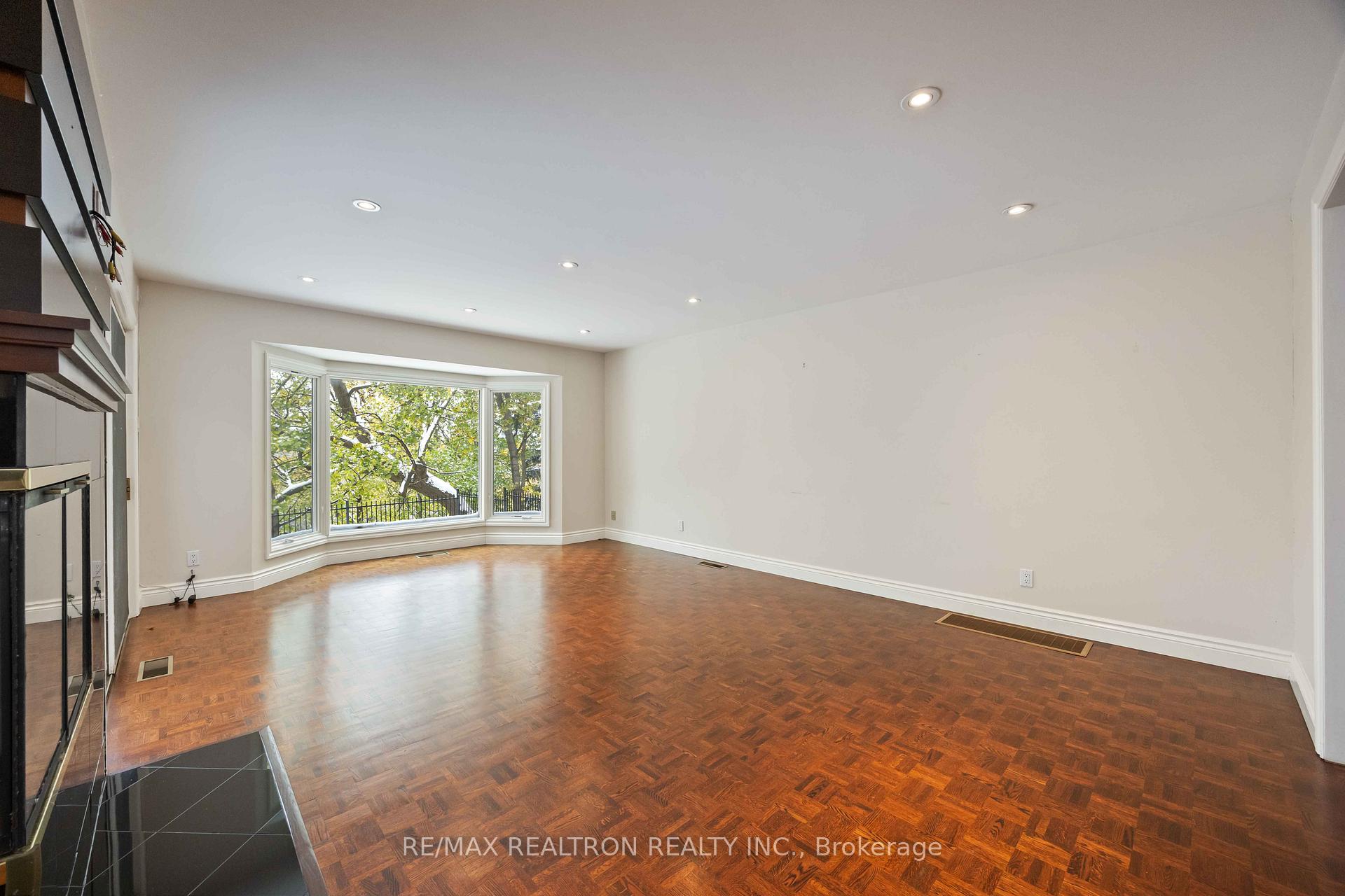 Photo 21 of 12 Donwoods Drive, North York, Bridle Path-Sunnybrook-York Mills — HOMEH