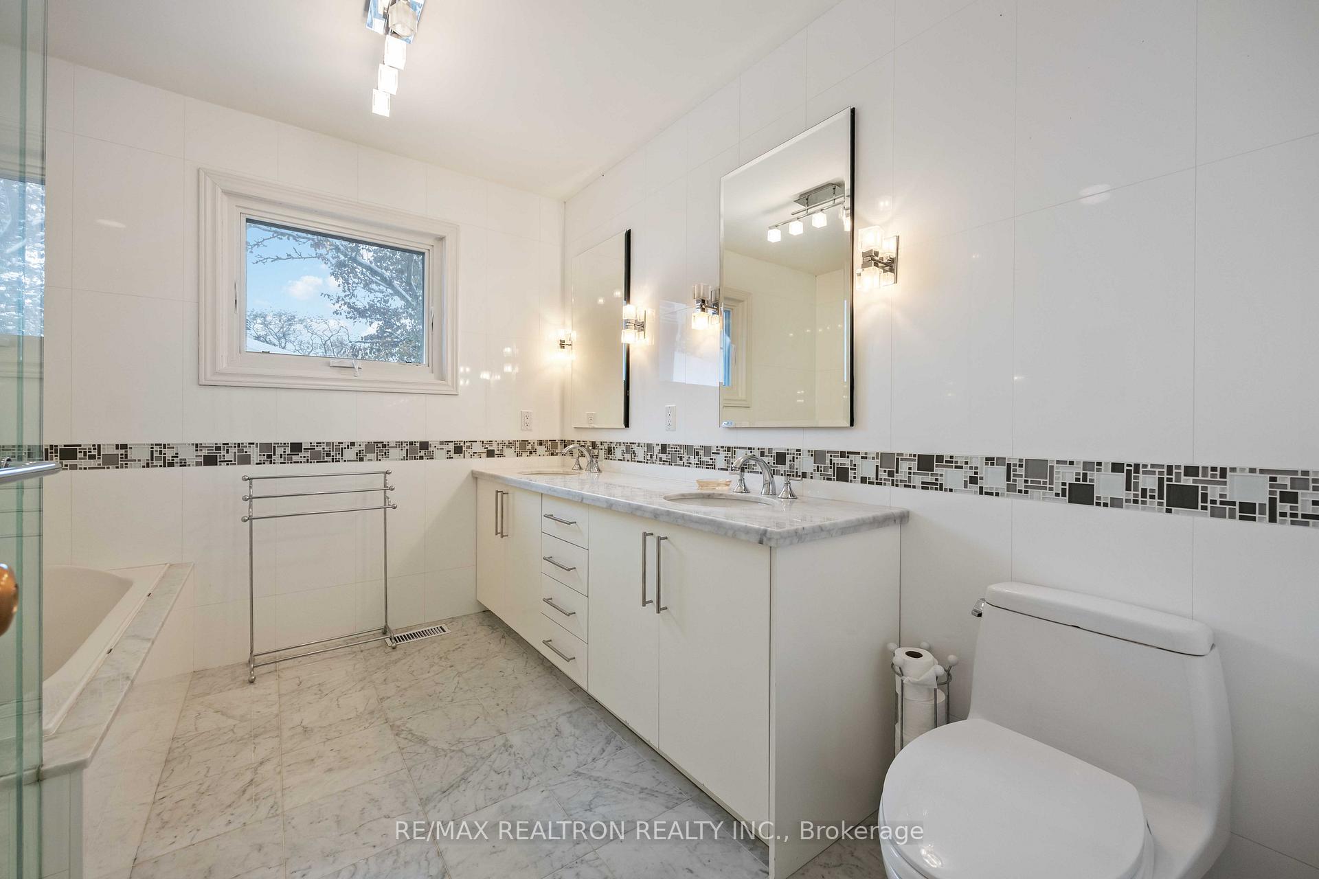 Photo 31 of 12 Donwoods Drive, North York, Bridle Path-Sunnybrook-York Mills — HOMEH