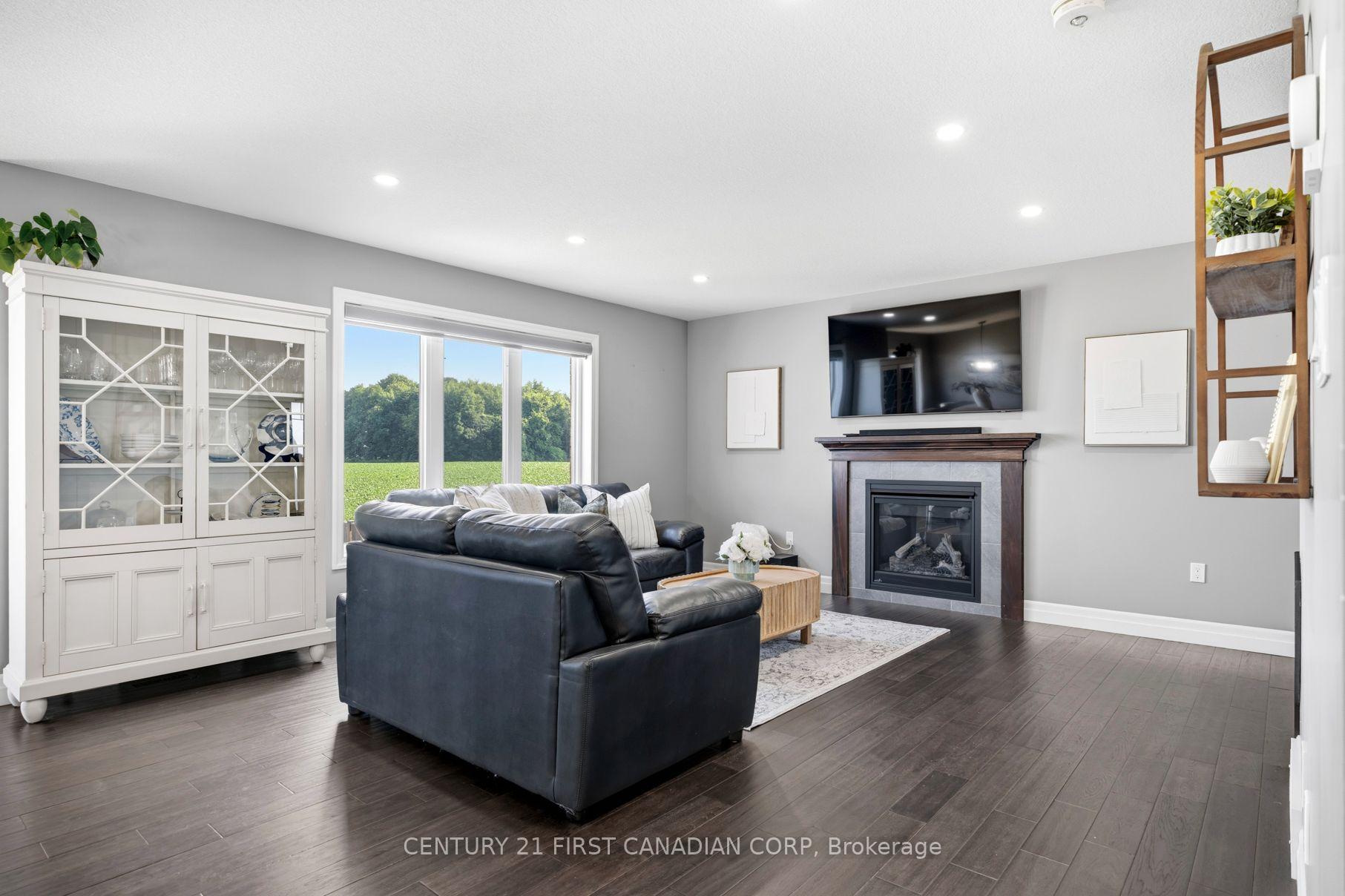 Photo 14 of 182 Gilmour Drive, Lucan Biddulph, Lucan — HOMEH