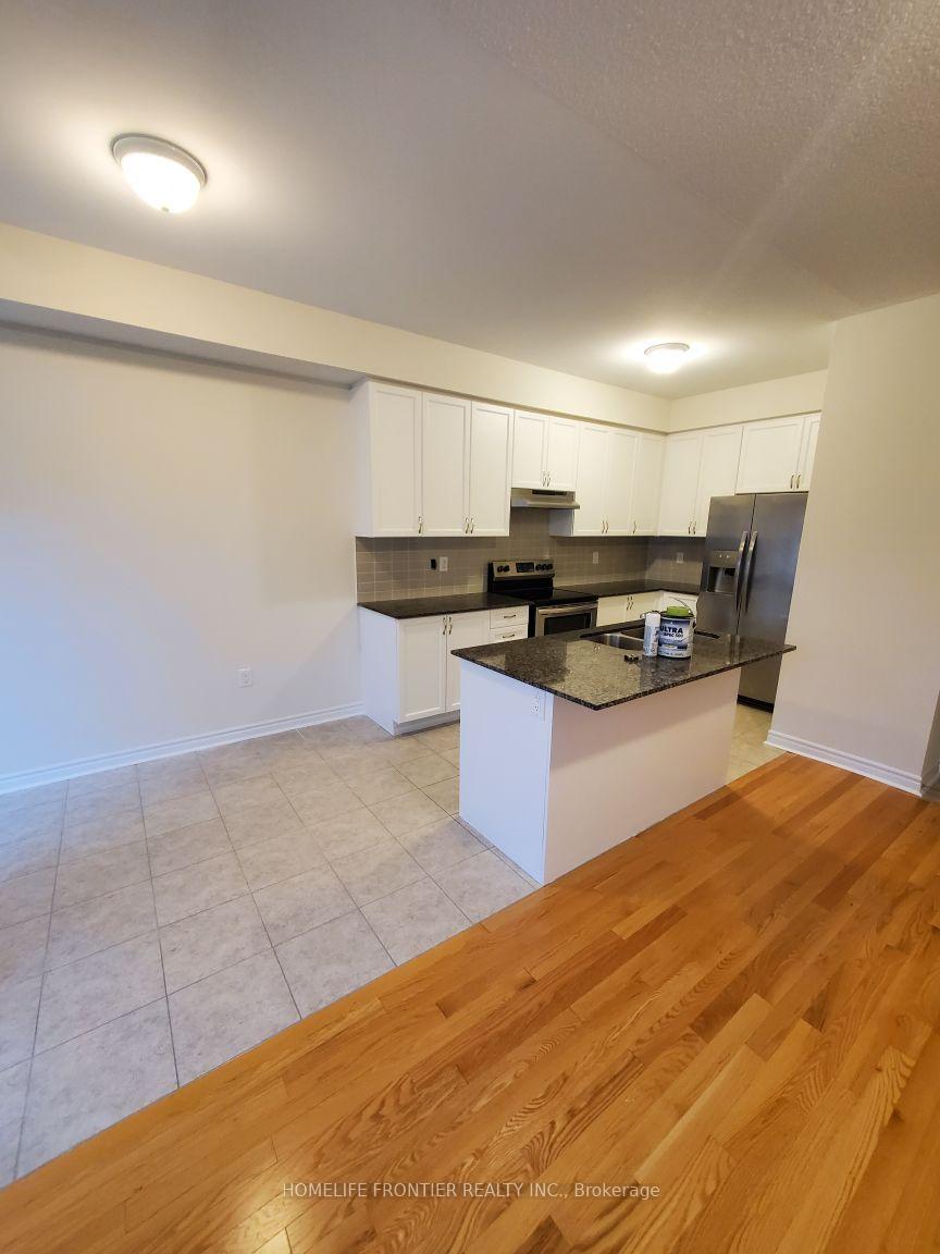 Photo 6 of 129 Gordon Circle, Newmarket, Gorham-College Manor — HOMEH