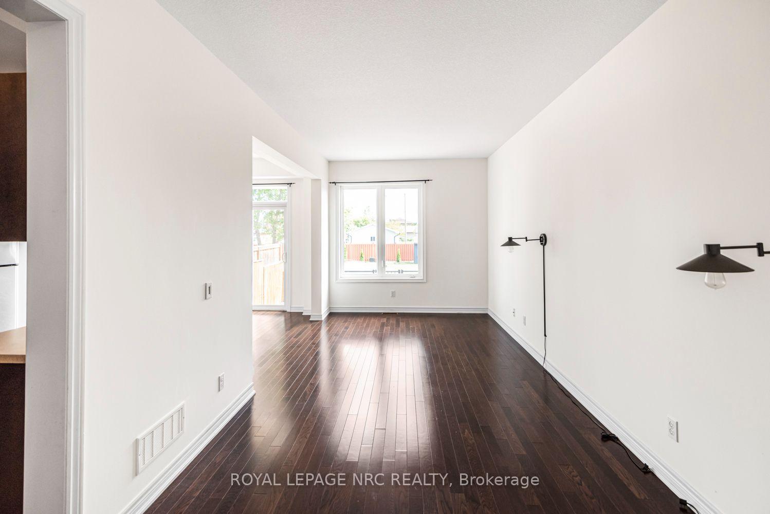 Photo 7 of Unit 22, 45 Seabreeze Crescent, Hamilton, Stoney Creek — HOMEH